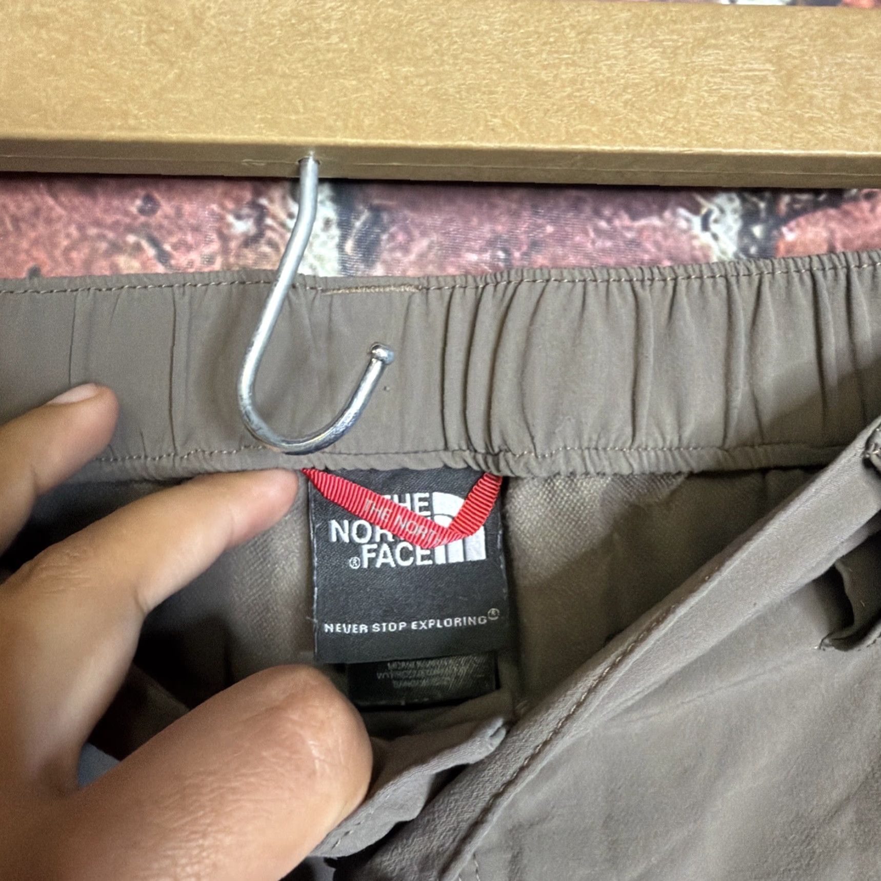 The North Face The North Face Men Shorts Cargo Pocket Brown Nylon Size Medium M Regular Inseam 10 in Cargo Size US 31 - 3 Thumbnail