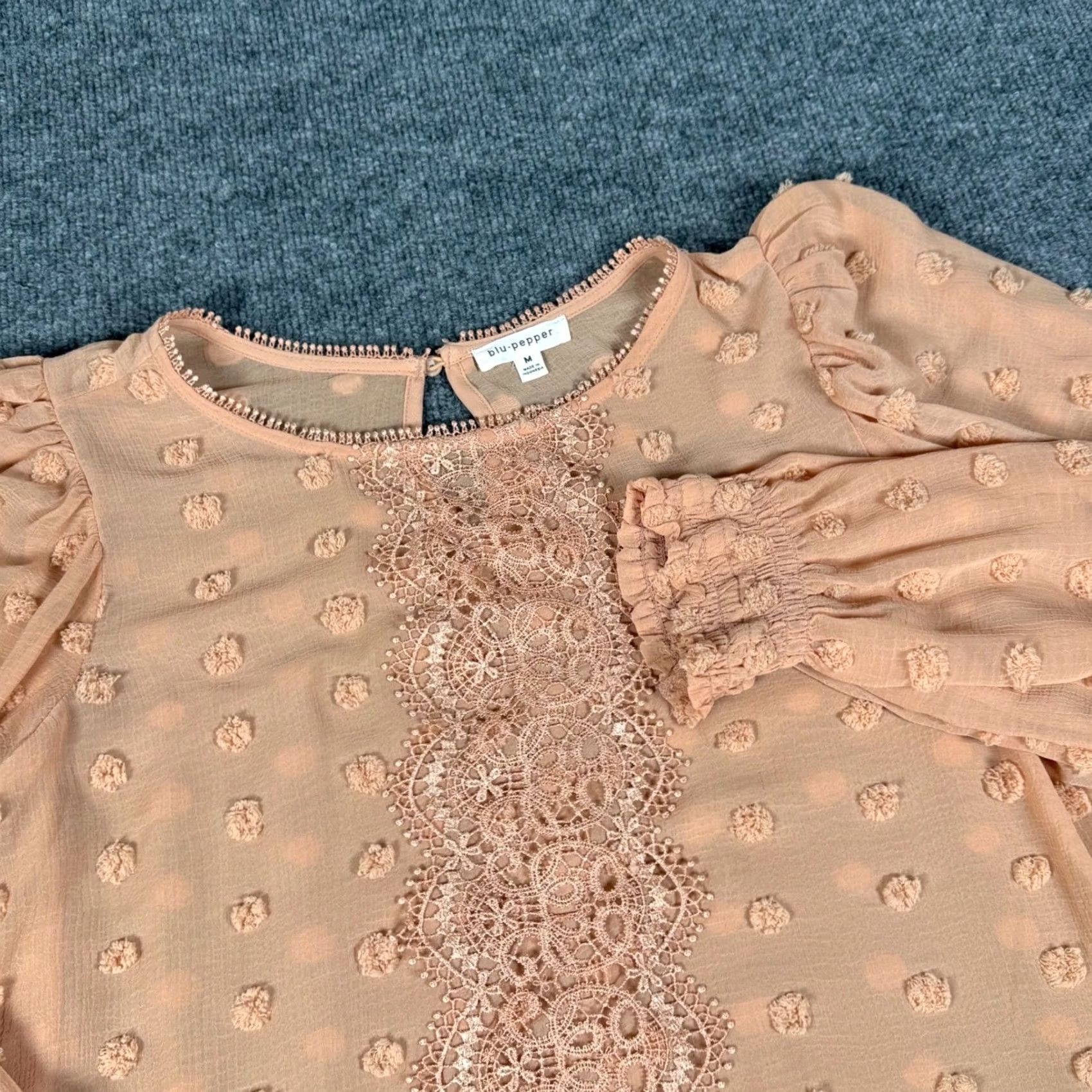 Vintage Blu Pepper Blouse Embroidered Lace Keyhole Lightweight Bohemian Smocked Long Sleeve Geometric Beige Medium Women Tunic Size M / US 6-8 / IT 42-44 - 3 Thumbnail