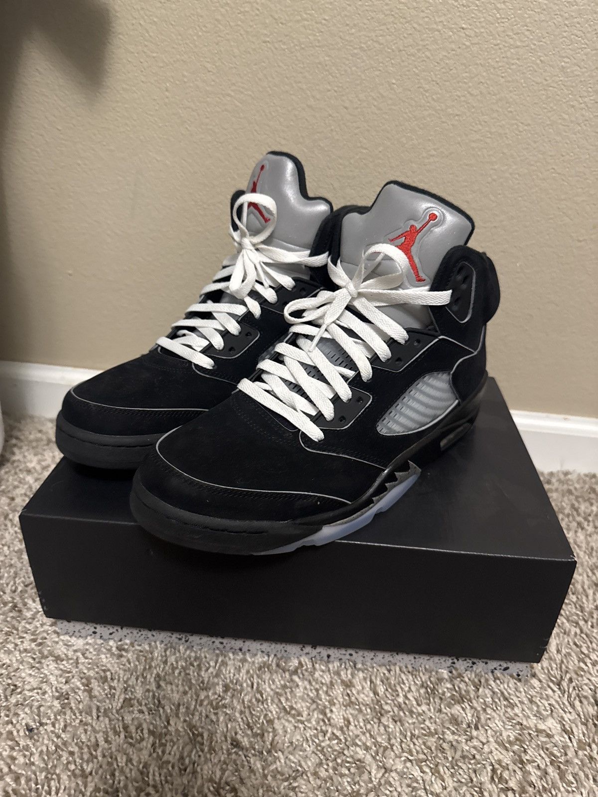 Jordan Brand Jordan 5 Retro “Black Metallic Reimagined” Size US 8 / EU 41 - 1 Thumbnail