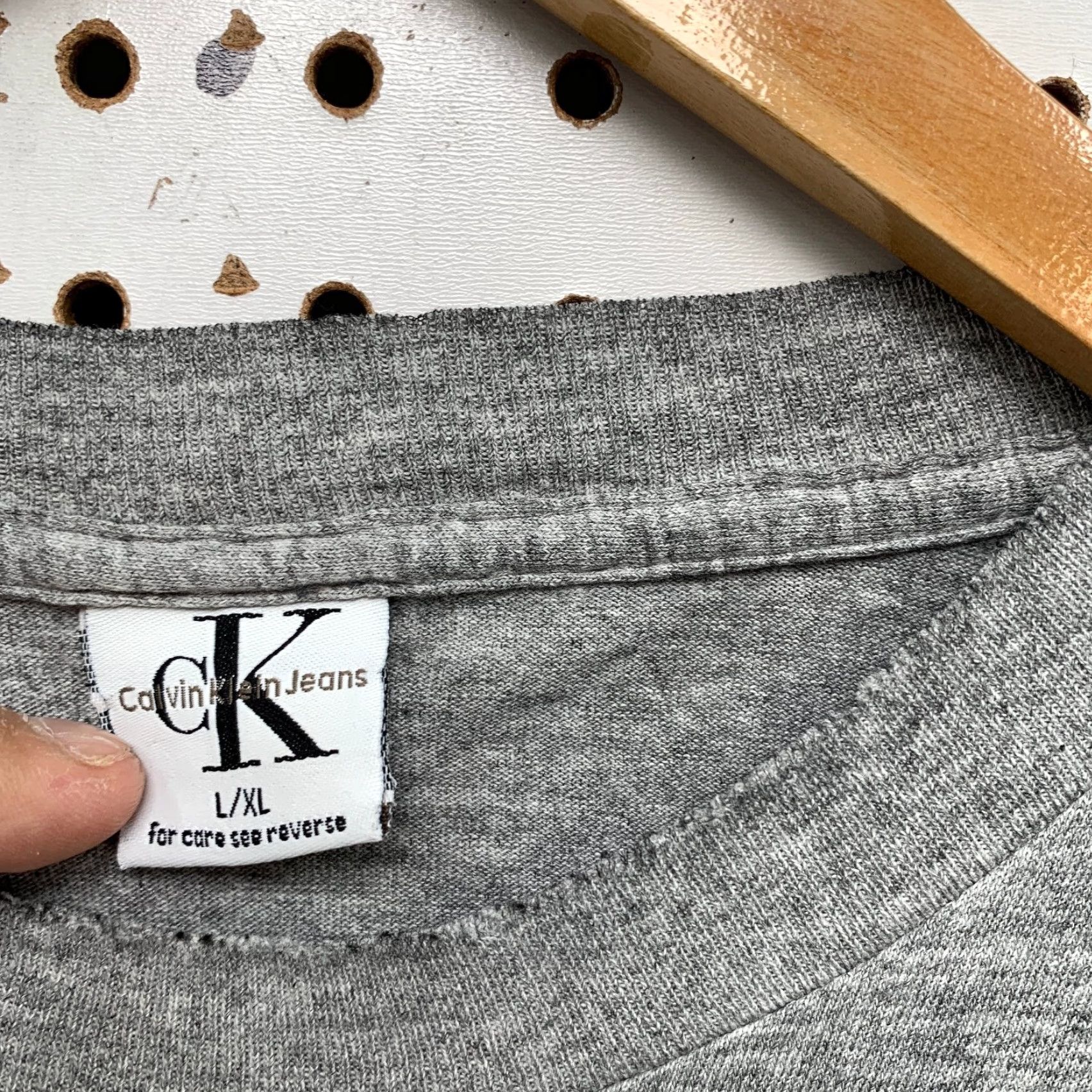 Calvin Klein VINTAGE Calvin Klein Shirt Mens L Gray 90s Distressed Single Stitch USA Logo Cotton T-Shirt Short Sleeve Crew Neck Adult Mens Size US L / EU 52-54 / 3 - 5 Thumbnail