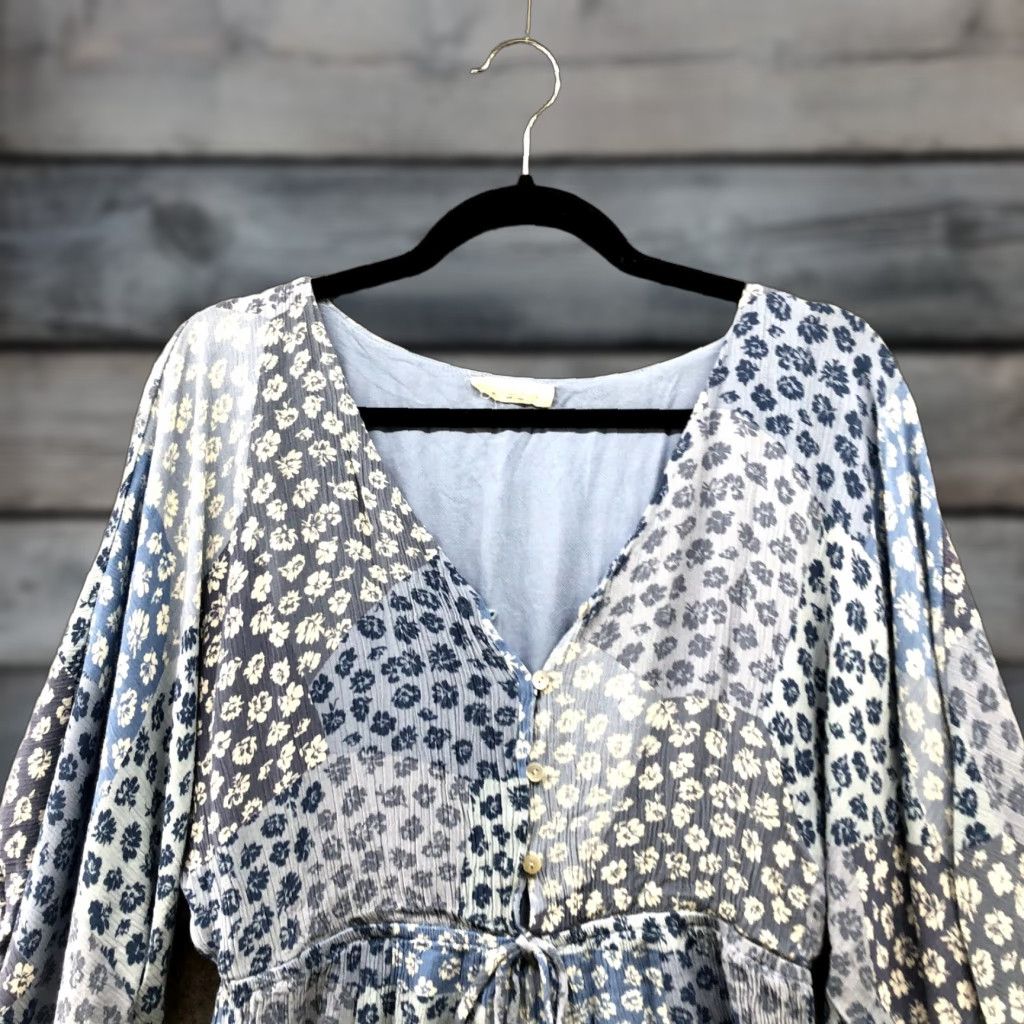Vintage Illa Illa Romper Womens L Blue Floral Boho Ruffle Hem V-neck Short Sleeve Size 36" / US 14 / IT 50 - 1 Thumbnail