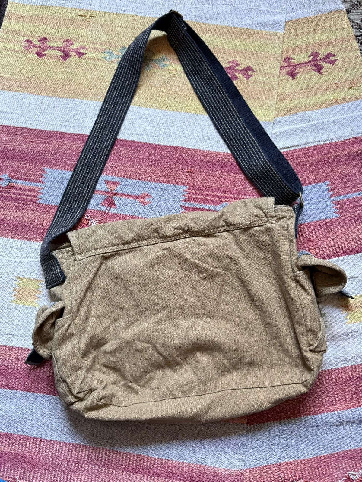 Vintage Vintage 00’s Minnesota College y2k Khaki Sling Bag Size ONE SIZE - 5 Thumbnail