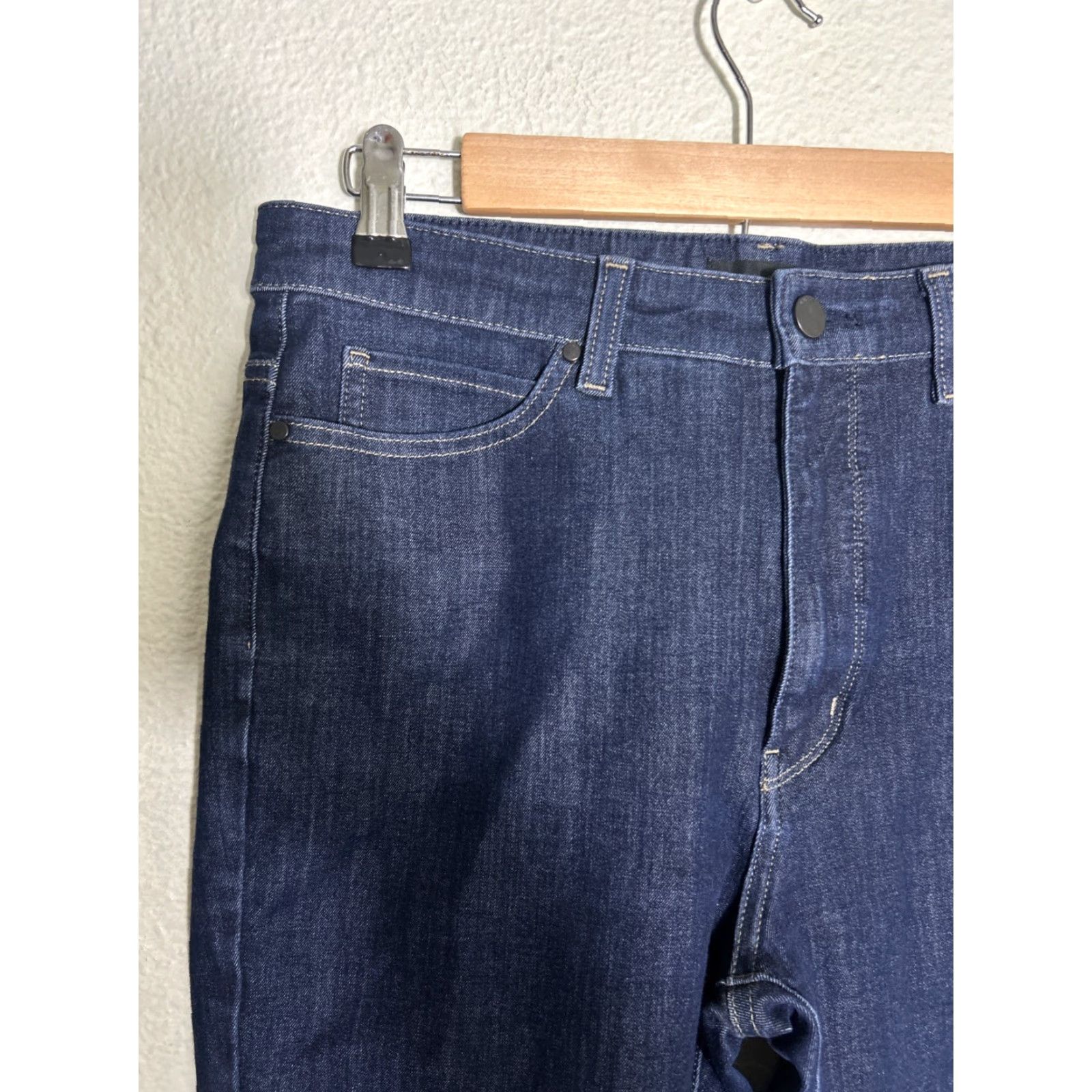 Uniqlo Uniqlo Jeans Dark Wash Slim 30x26 Jeans Men Slim Skinny Dark Blue 30 26 Mens Size US 30 / EU 46 - 4 Thumbnail