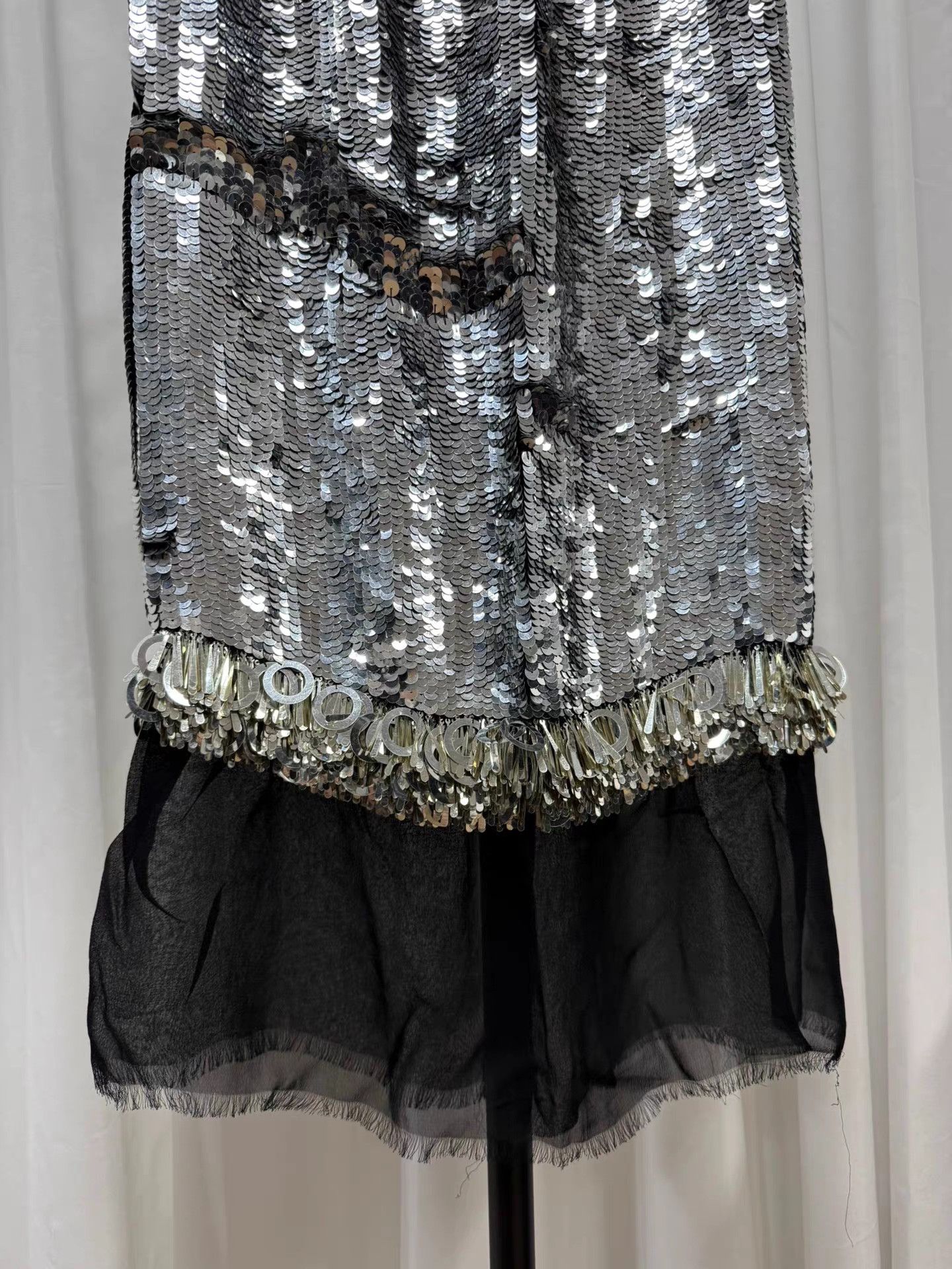 Dries Van Noten Dries van noten Heavy Sequin Midi Skirt K20 Size 24" / US 00 / IT 34 - 2 Thumbnail