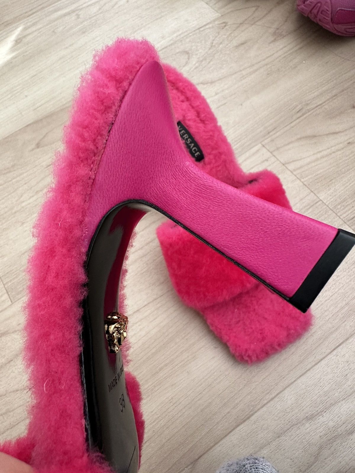 Versace Versace Pink Shearling 'La Medusa' Heeled Sandals Size US 8 / IT 38 - 6 Thumbnail