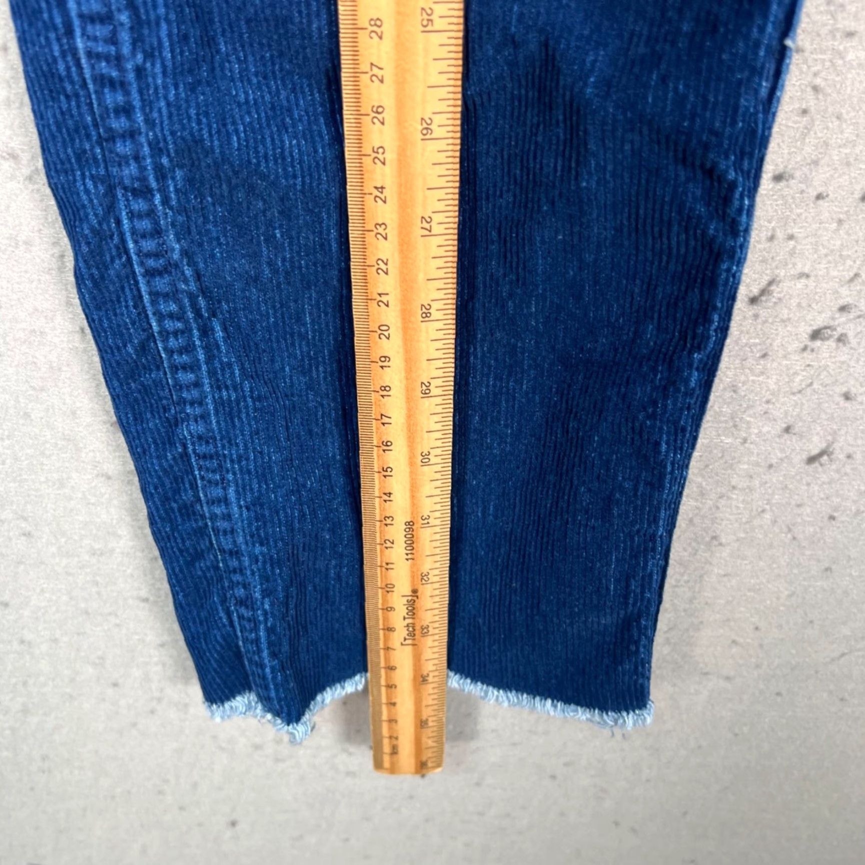 Taylor Stitch Taylor Stitch Womens 29 Blue Corduroy Cropped Pants Frayed Hem Jeans Style Cropped Straight Rise High Inseam 26 Womens Jeans Size 29" - 6 Thumbnail