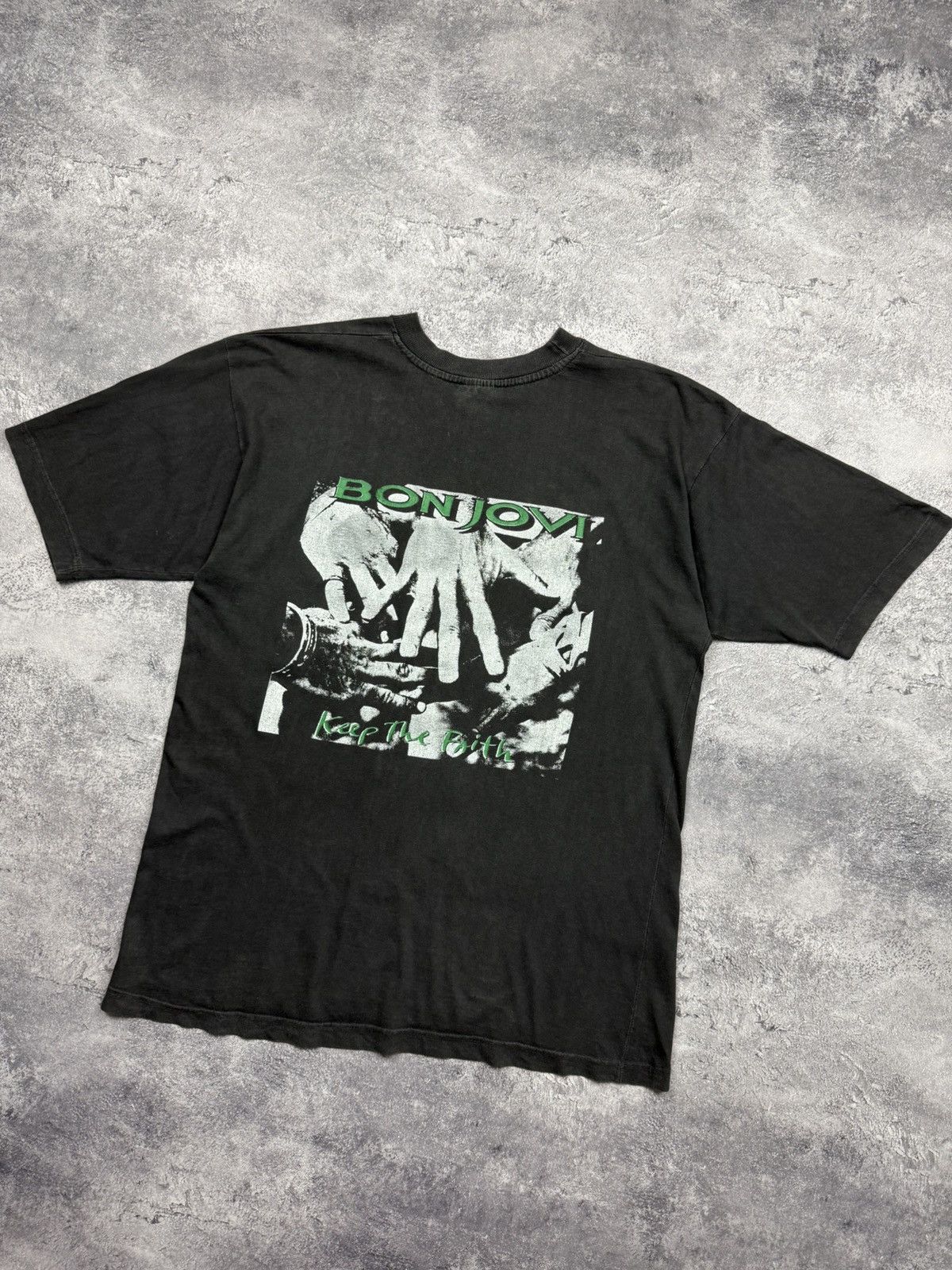 Bon Jovi Vintage 90s Bon Jovi Keep The Faith T-Shirt Faded Band Tee Size US L / EU 52-54 / 3 - 12 Thumbnail
