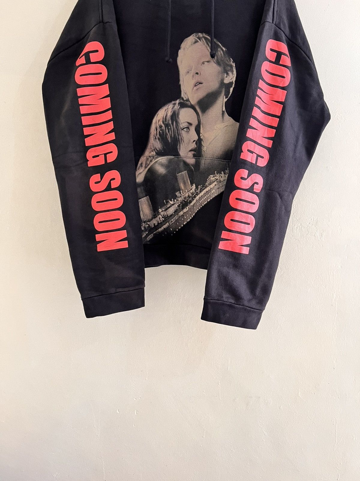 Vetements Coming Soon Titanic ‘thick version’ Hoodie Size US M / EU 48-50 / 2 - 3 Thumbnail