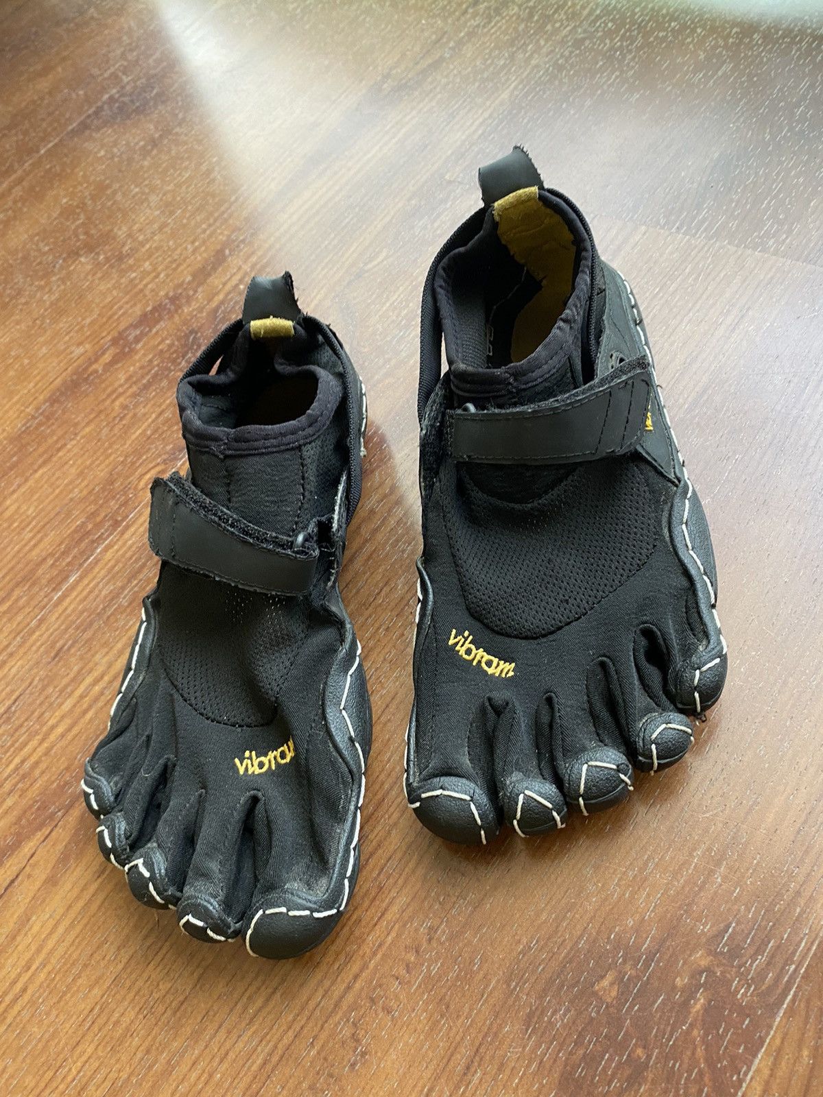Vibram Vibram Five Fingers black shoes Size US 7 / IT 37 - 19 Thumbnail