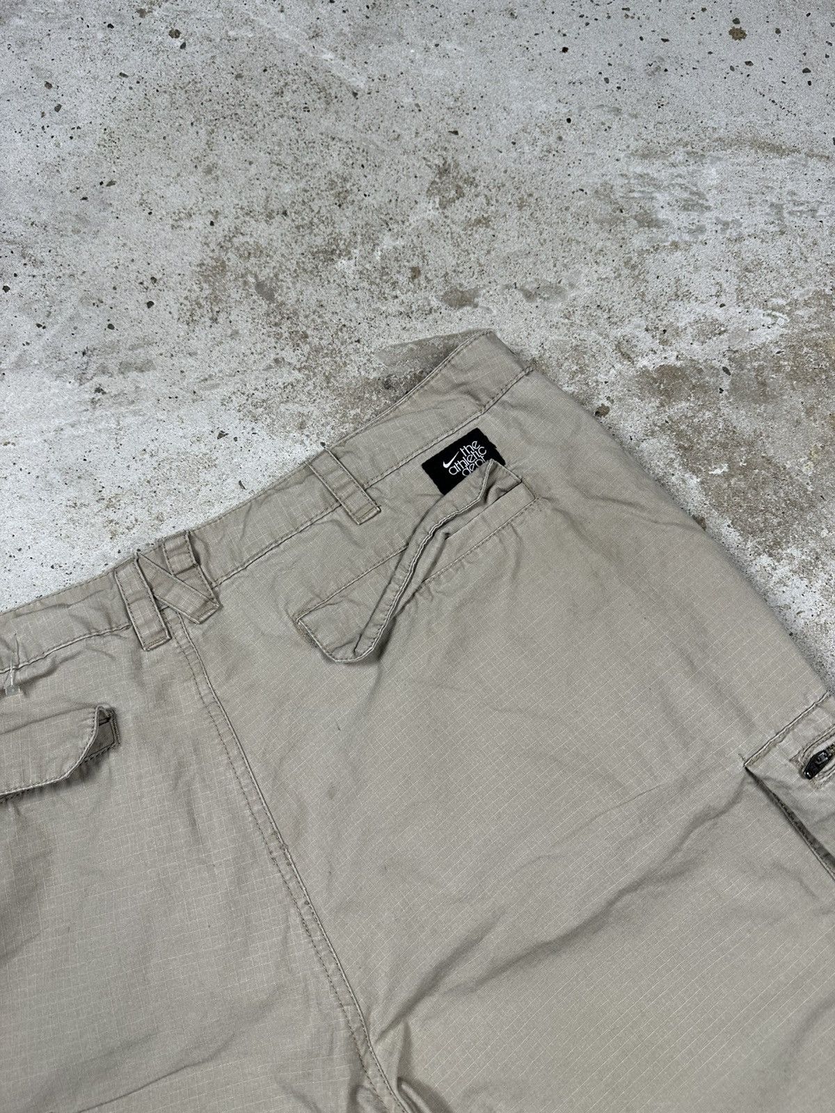 Nike × Vintage Vintage Y2K Nike Beige Baggy Cargo Shorts Swoosh Size US 38 / EU 54 - 12 Thumbnail