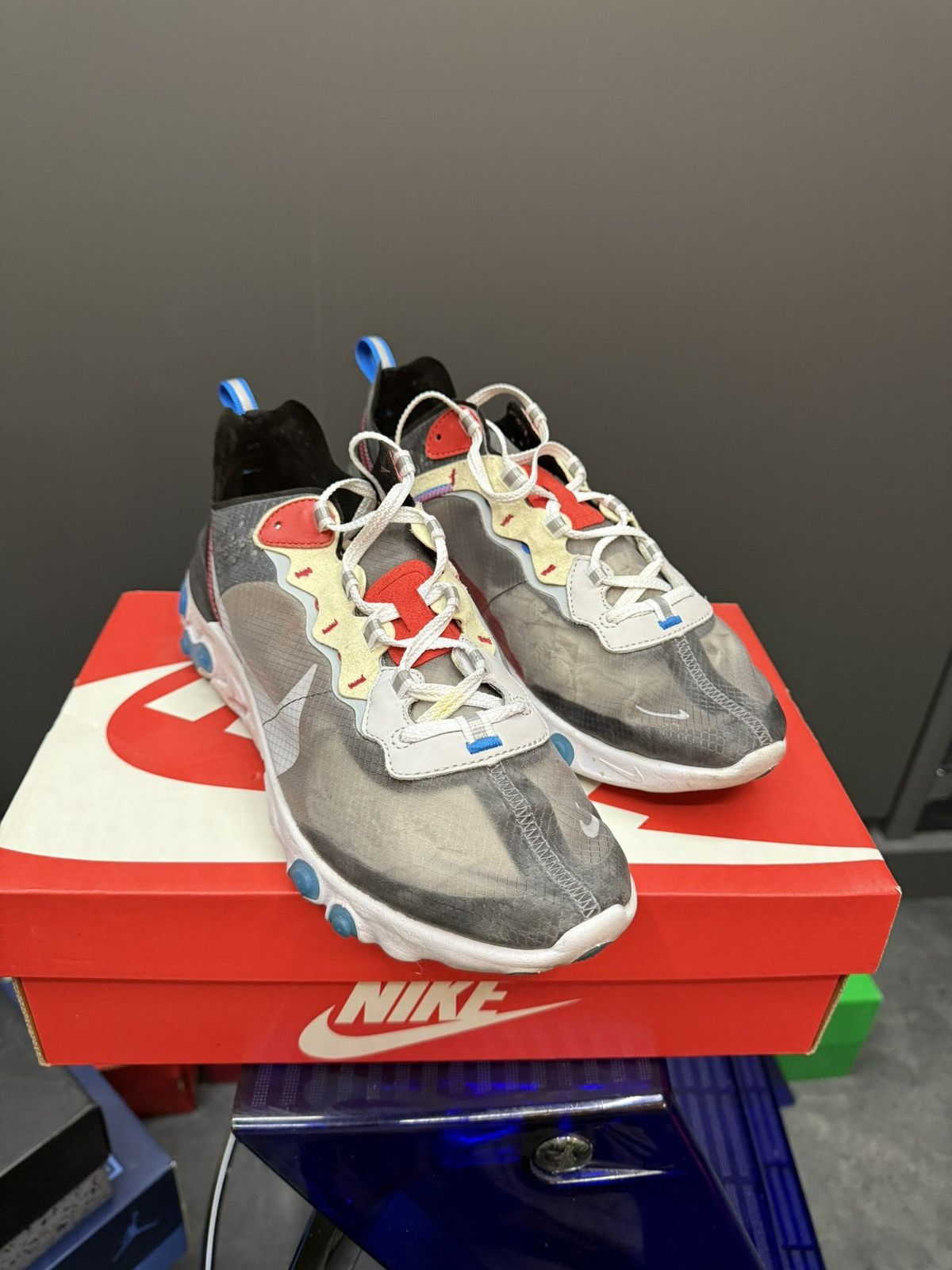 Nike Nike React Element 87 Dark Grey Photo Blue 9.5 AQ1090-003 Size US 9.5 / EU 42-43 - 3 Thumbnail