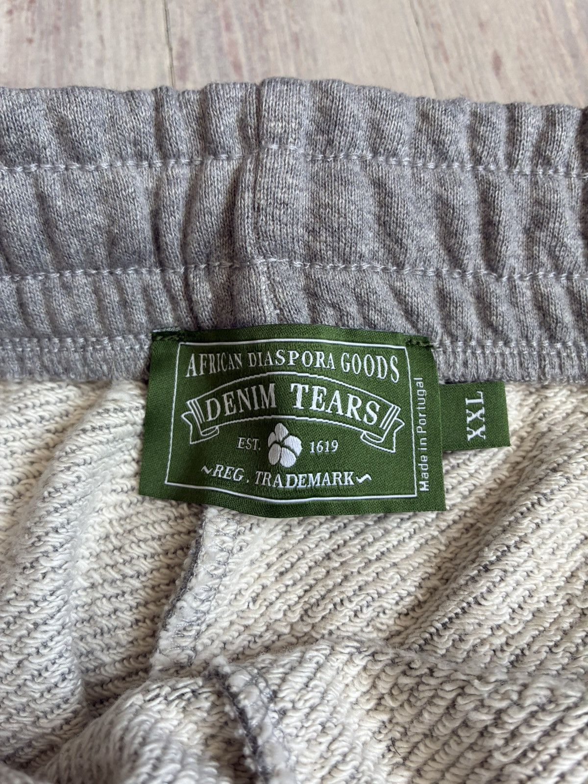 DENIM TEARS Denim Tears Grey Wreath Sweatpants XXL Size US 38 / EU 54 - 3 Thumbnail