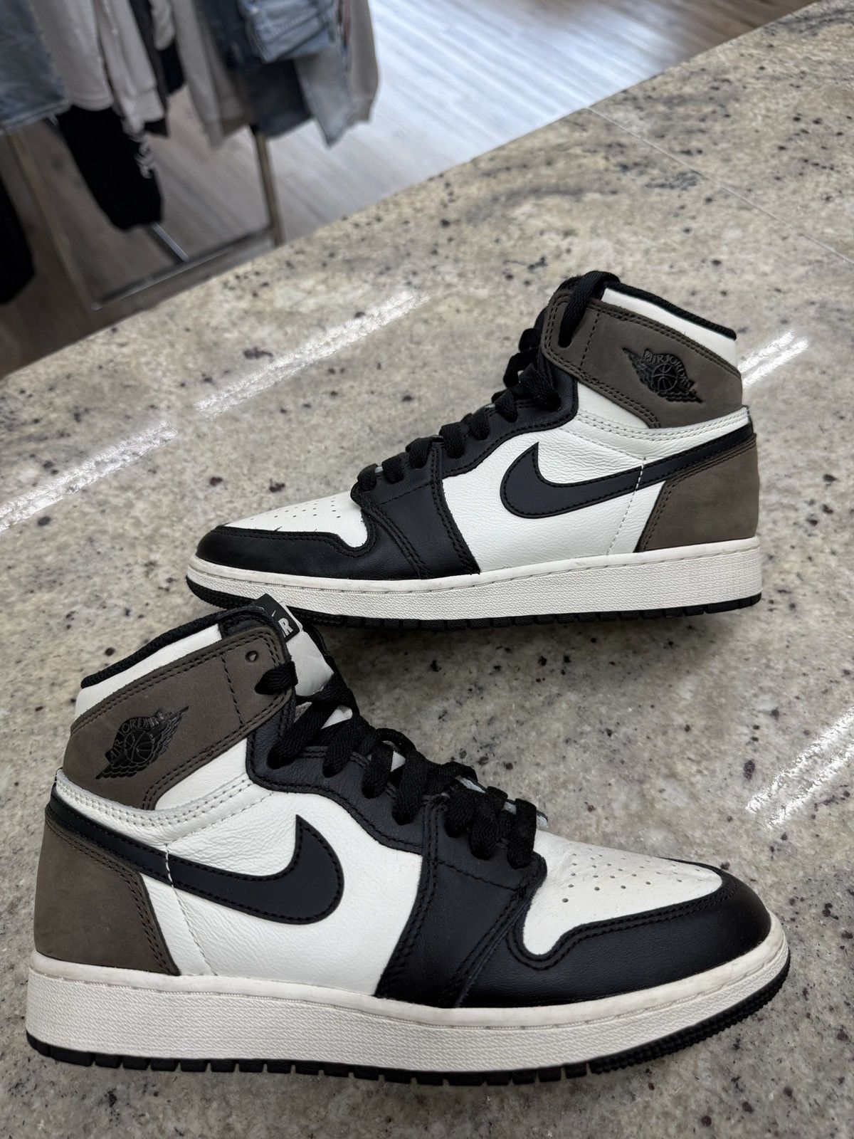 Jordan 1 Retro High Dark Mochas