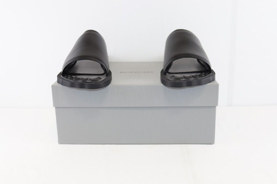Balenciaga o1rshd1 Smooth Calfskin Fetish Sandal in Black Size US 10 / EU 43 - 10 Thumbnail