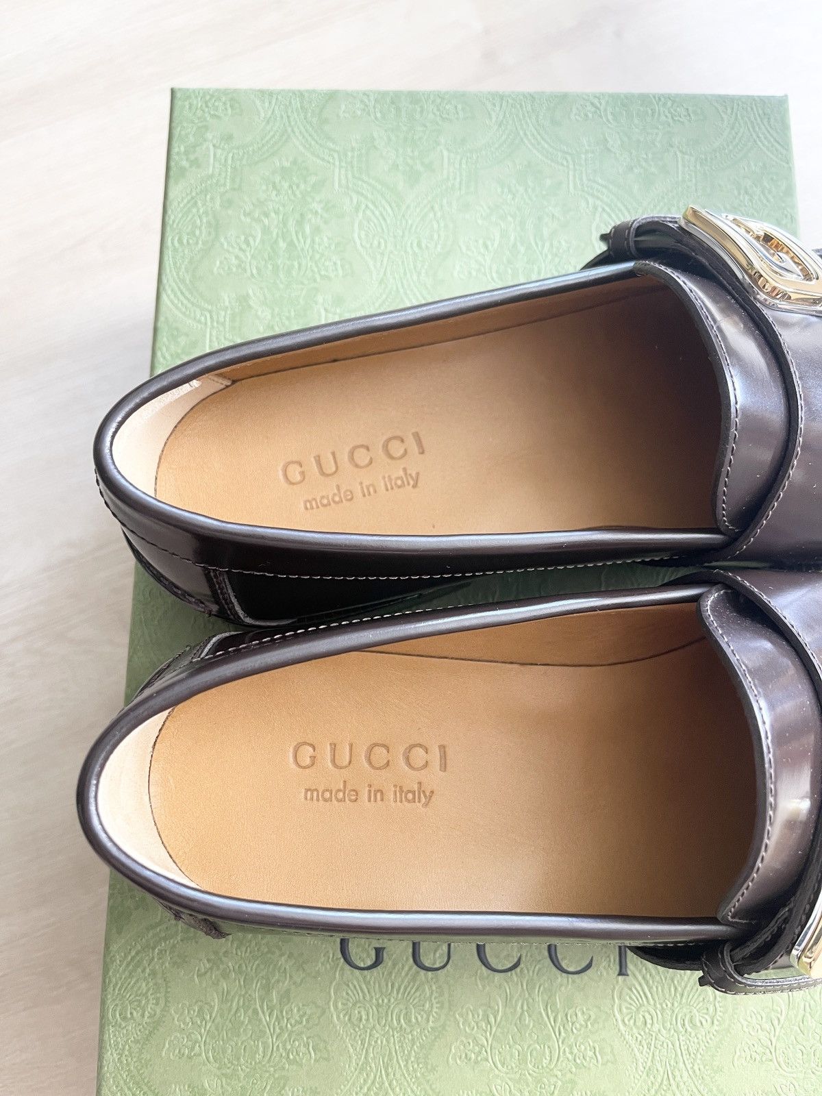 Gucci STEAL! Gucci Logo Plague Leather Loafers Size US 7 / EU 40 - 10 Thumbnail