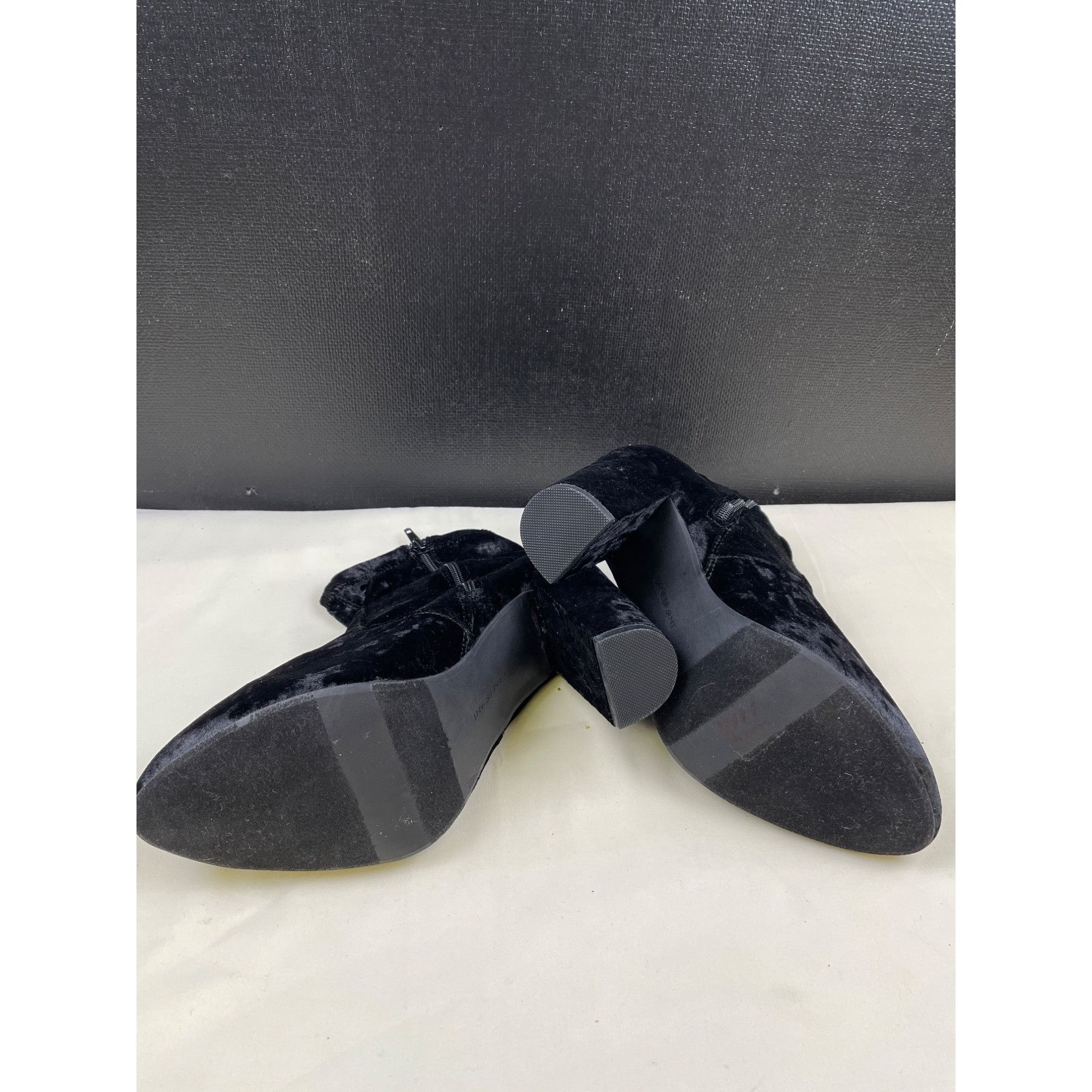 Other Lane Bryant Women's Black Velvet Ankle Shoes/Boots heels 4" Size US 11 / IT 41 - 9 Thumbnail