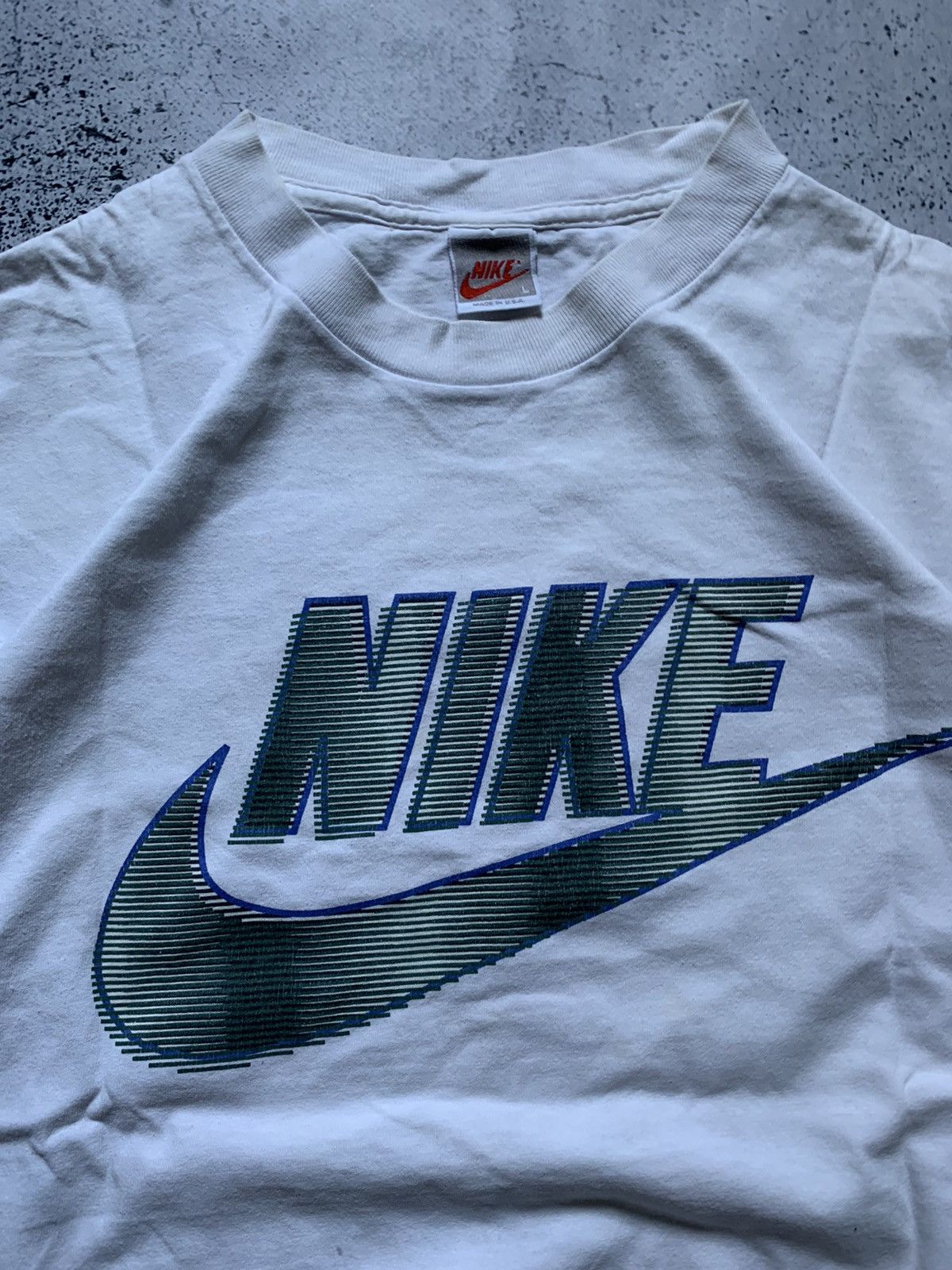 Nike Vintage Nike Baggy T-shirt Big Swoosh Tee Y2K USA Size US L / EU 52-54 / 3 - 2 Thumbnail