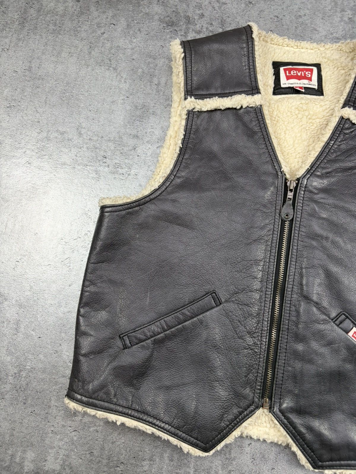 Levi's Vintage Levi’s Sherpa Leather Vest Zip Up Biker Style Size US L / EU 52-54 / 3 - 3 Thumbnail