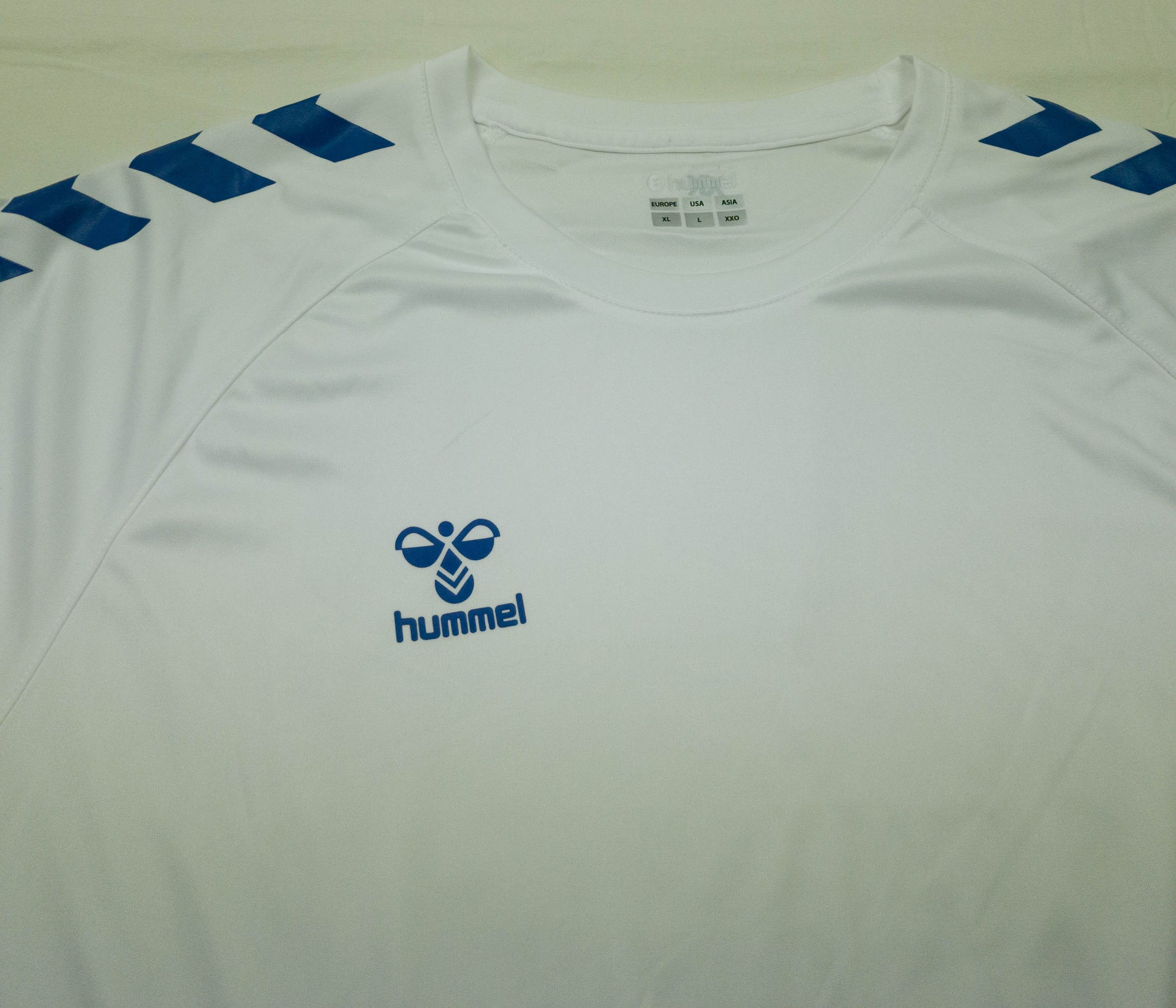 Hummel Hummel mens activewear top polyester size XL new Size US XL / EU 56 / 4 - 4 Thumbnail