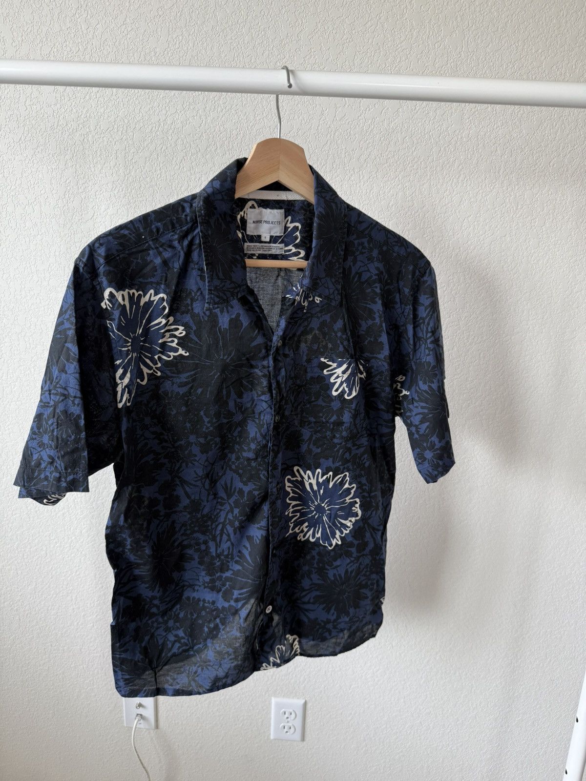 Norse Projects Contrast Flower Button-Up Shirt Size US S / EU 44-46 / 1 - 1 Thumbnail