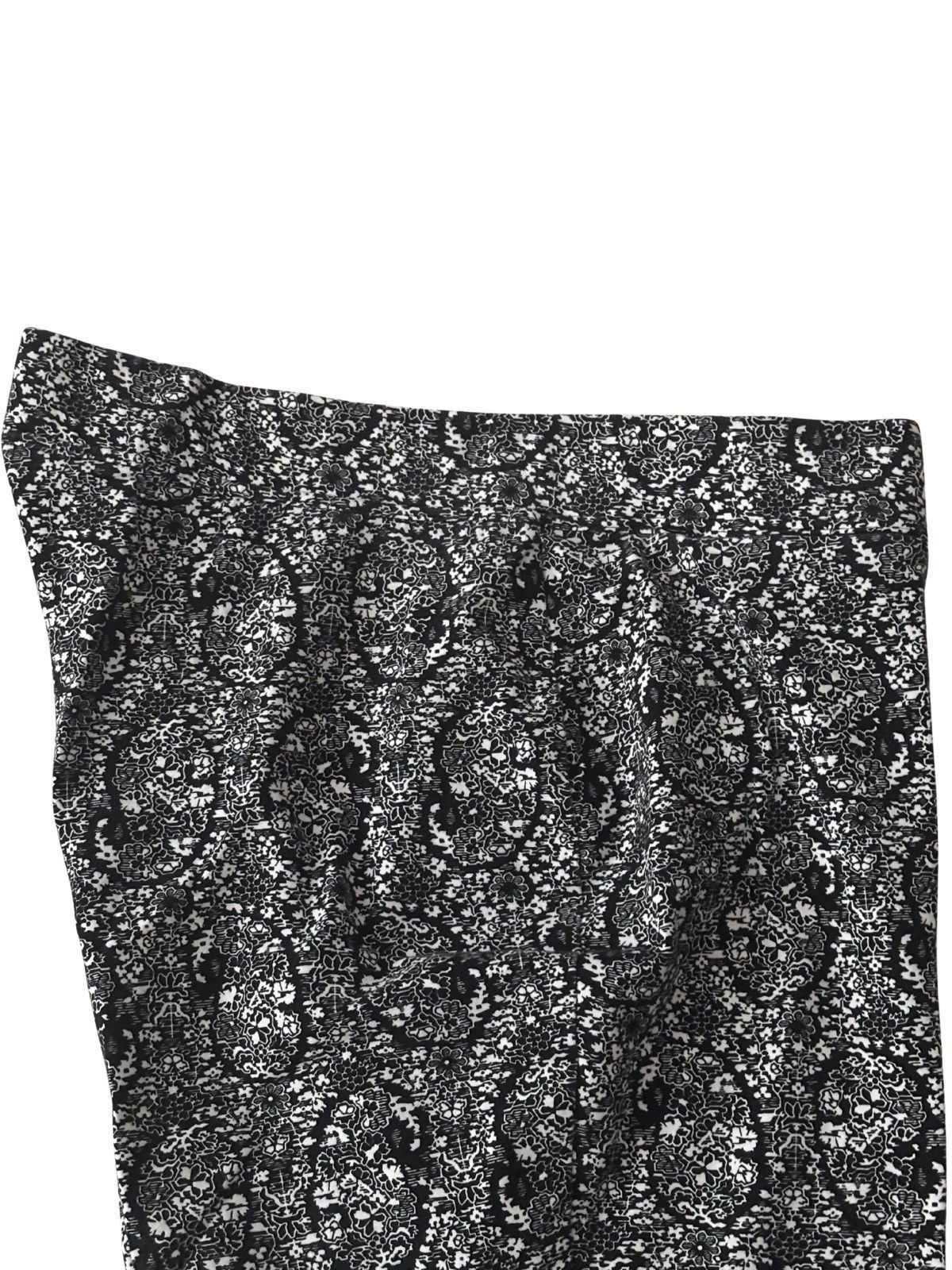 Lands' End Women’s black & white leggings.wg2021 Size 42" / US 20 - 2 Thumbnail