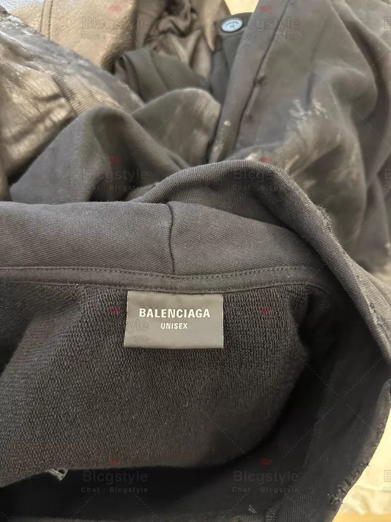 Balenciaga Balenciaga Tape Distressed Worn Dirty Zip-Up Hoodie Size US S / EU 44-46 / 1 - 8 Thumbnail