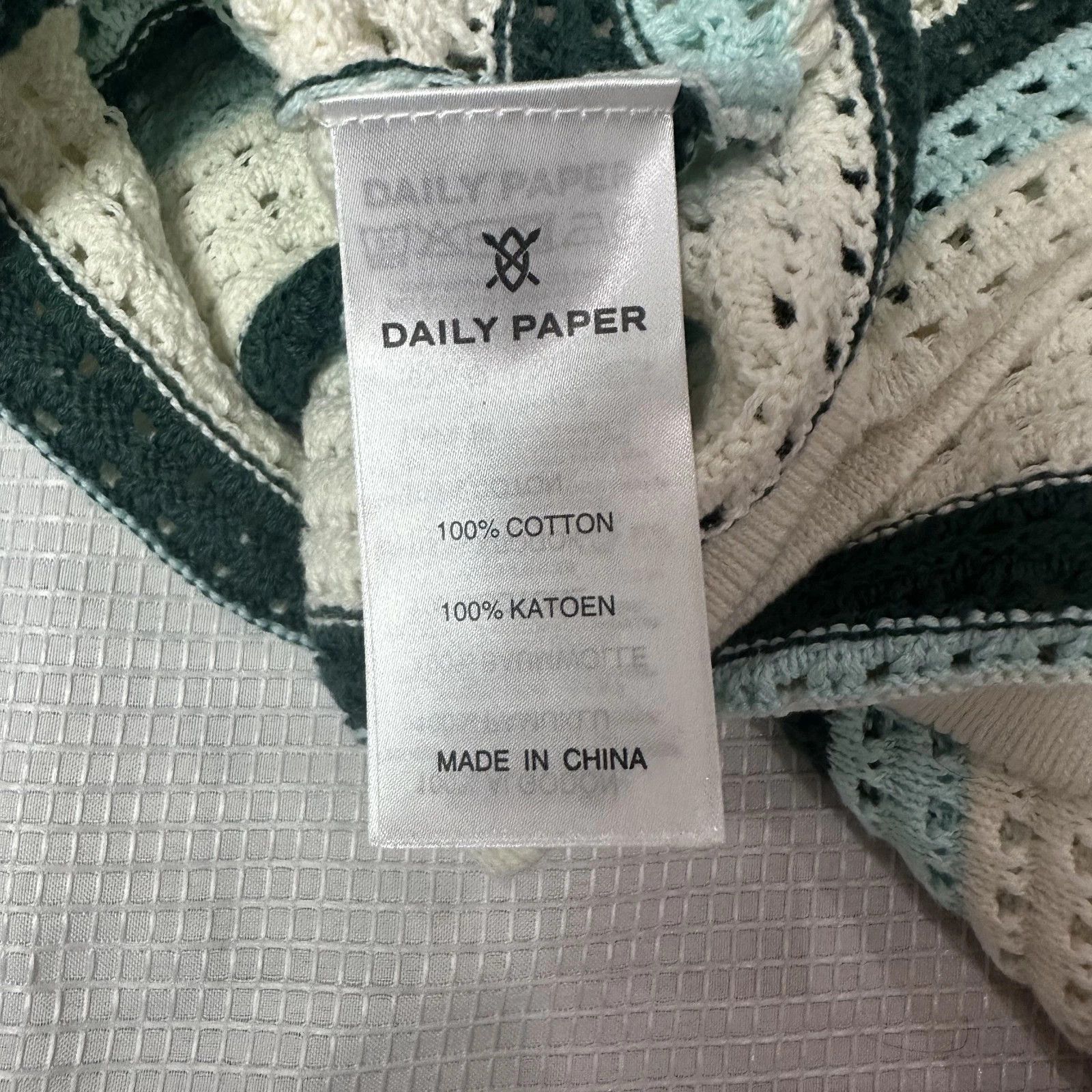 Daily Paper Daily Paper CROCHET V-NECK SWEATER SZ XL Size US XL / EU 56 / 4 - 7 Thumbnail