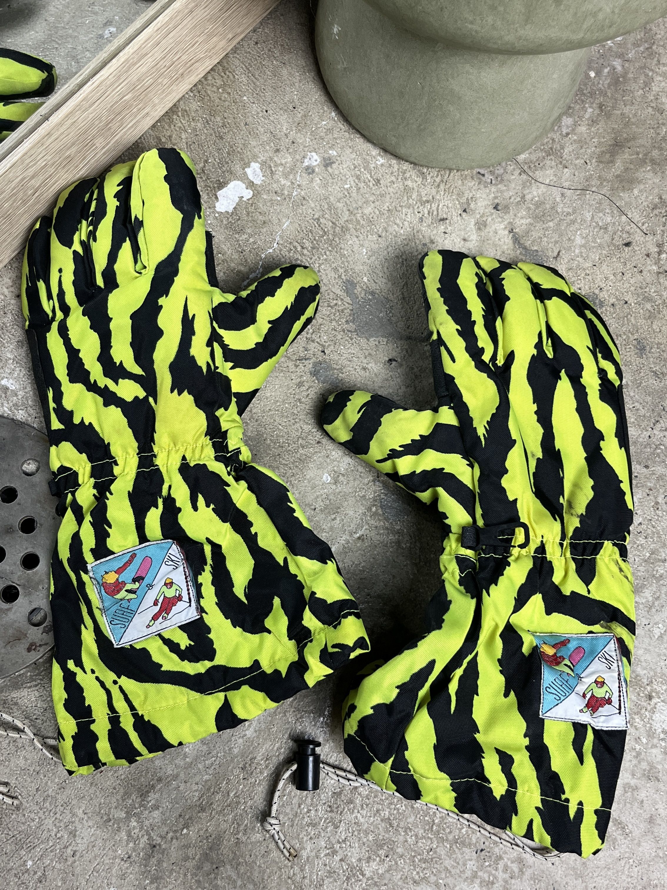 Other NEON ZEBRA PRINT CONVERTIBLE SKI MITTENS - № 4520 Size ONE SIZE - 5 Thumbnail