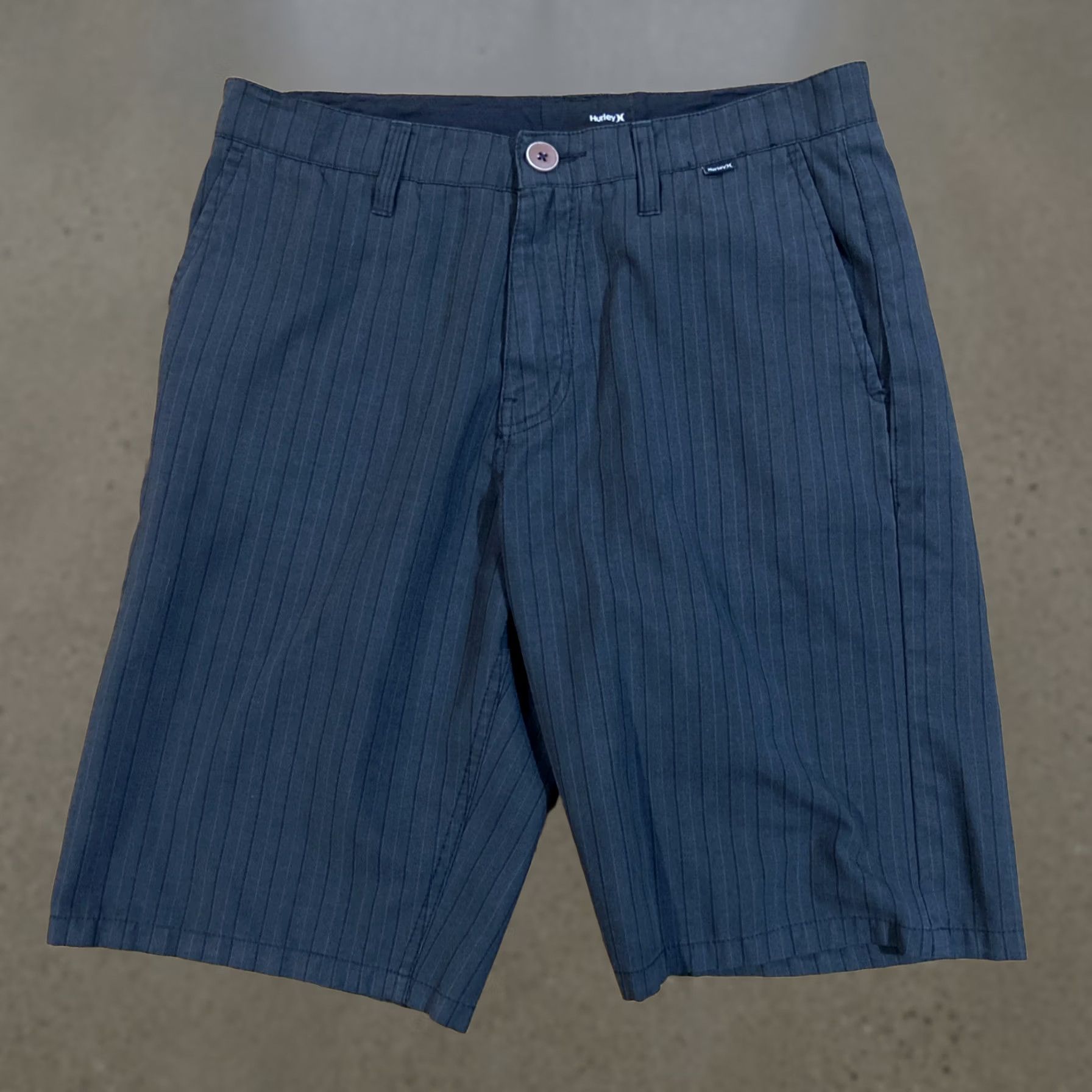 Hurley Hurley Men’s Shorts 30 Black Pinstripe Flat Front Casual Skate Surf Shorts Chino Pockets Vintage No Mens Size US 30 / EU 46 - 1 Thumbnail