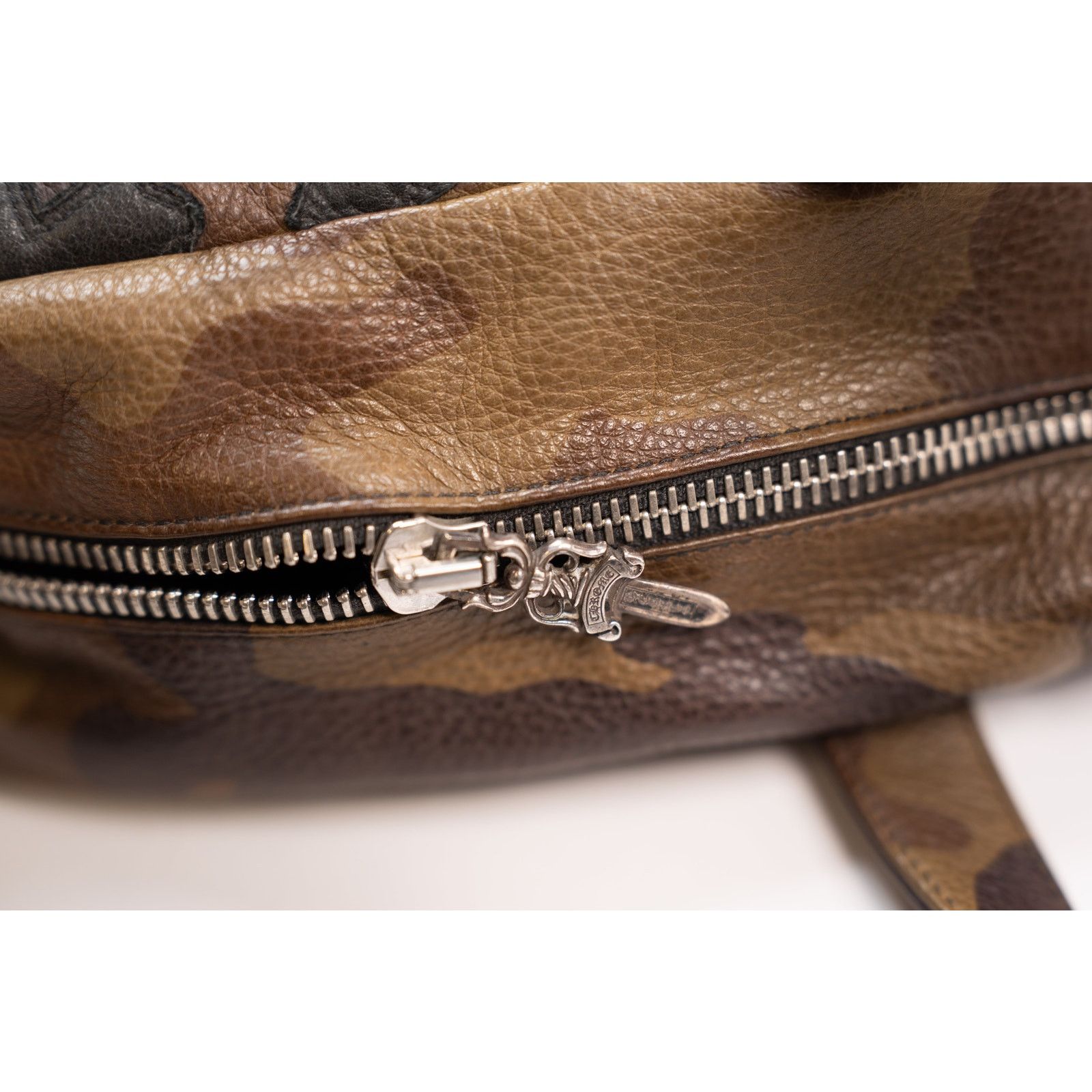 Chrome Hearts 1/1 XL Camo Leather Messenger Bag With Black Cross Patches Size ONE SIZE - 7 Thumbnail