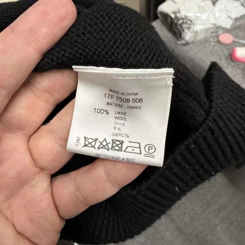 Other Givenchy Logo Wool Sweater, size S/M Size US M / EU 48-50 / 2 - 4 Thumbnail