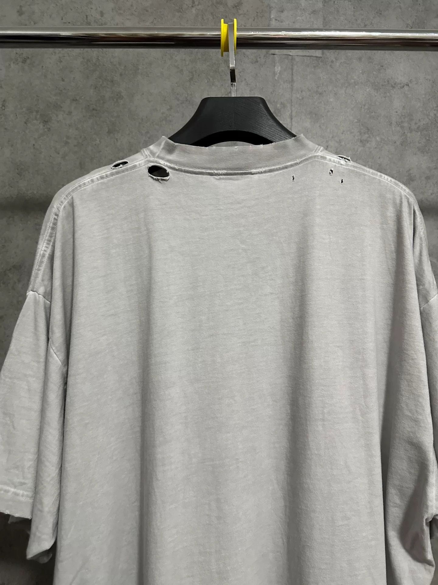 Balenciaga Balenciaga Distressed Splatter Short Sleeve T-Shirt Size US XL / EU 56 / 4 - 5 Thumbnail