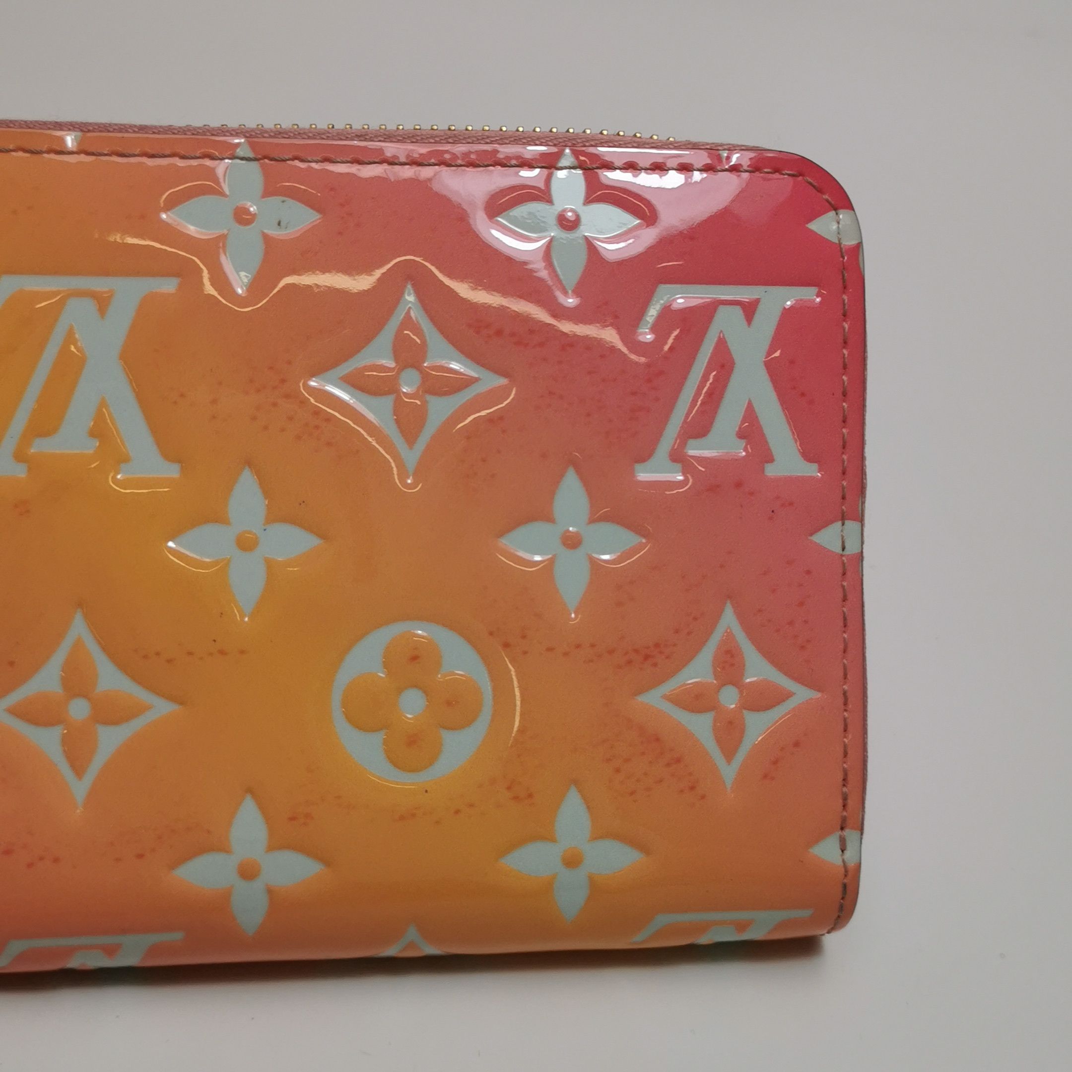 Louis Vuitton Louis Vuitton (LV) Zippy patent leather embossed monogram z Size ONE SIZE - 5 Thumbnail