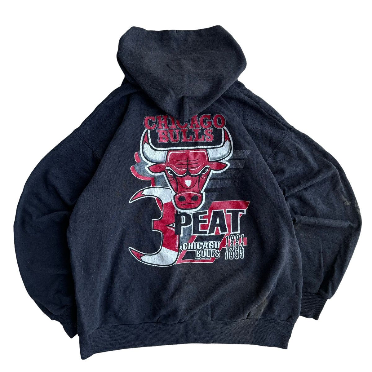 NBA × Vintage 1993 INSANE CHICAGO BULLS THREE PEAT GRAPHIC HOODIE VINTAGE Size US M / EU 48-50 / 2 - 1 Thumbnail
