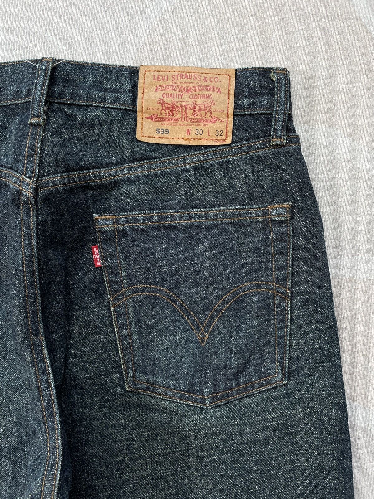 Le Grande Bleu (L.G.B.) Levis 539 Straight Jeans (LG131) Size US 31 - 8 Thumbnail