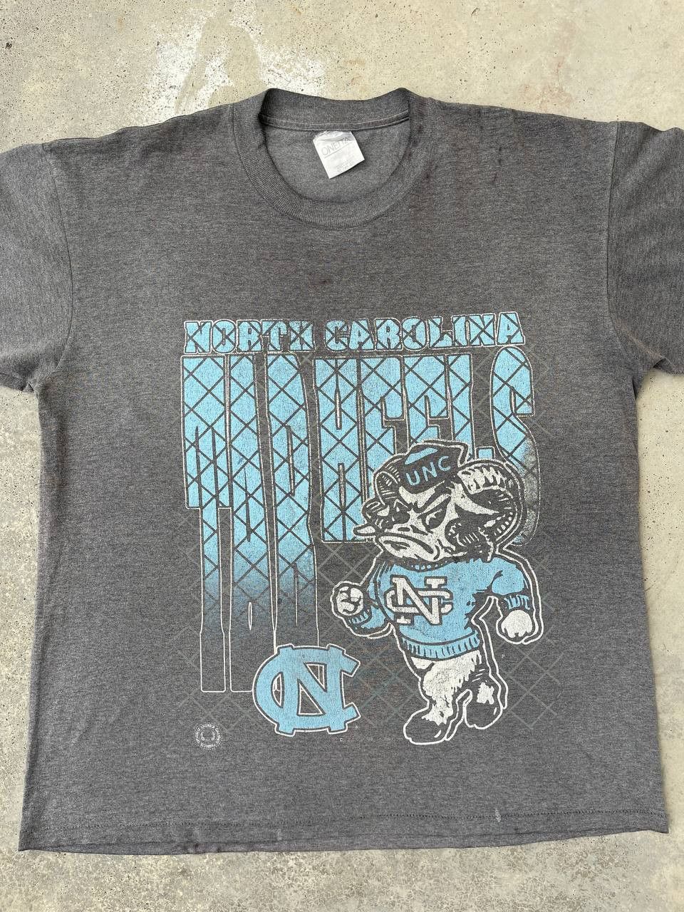 Vintage Vintage 90s North Carolina Tarheels Collegiate T Shirt Size US XL / EU 56 / 4 - 2 Thumbnail