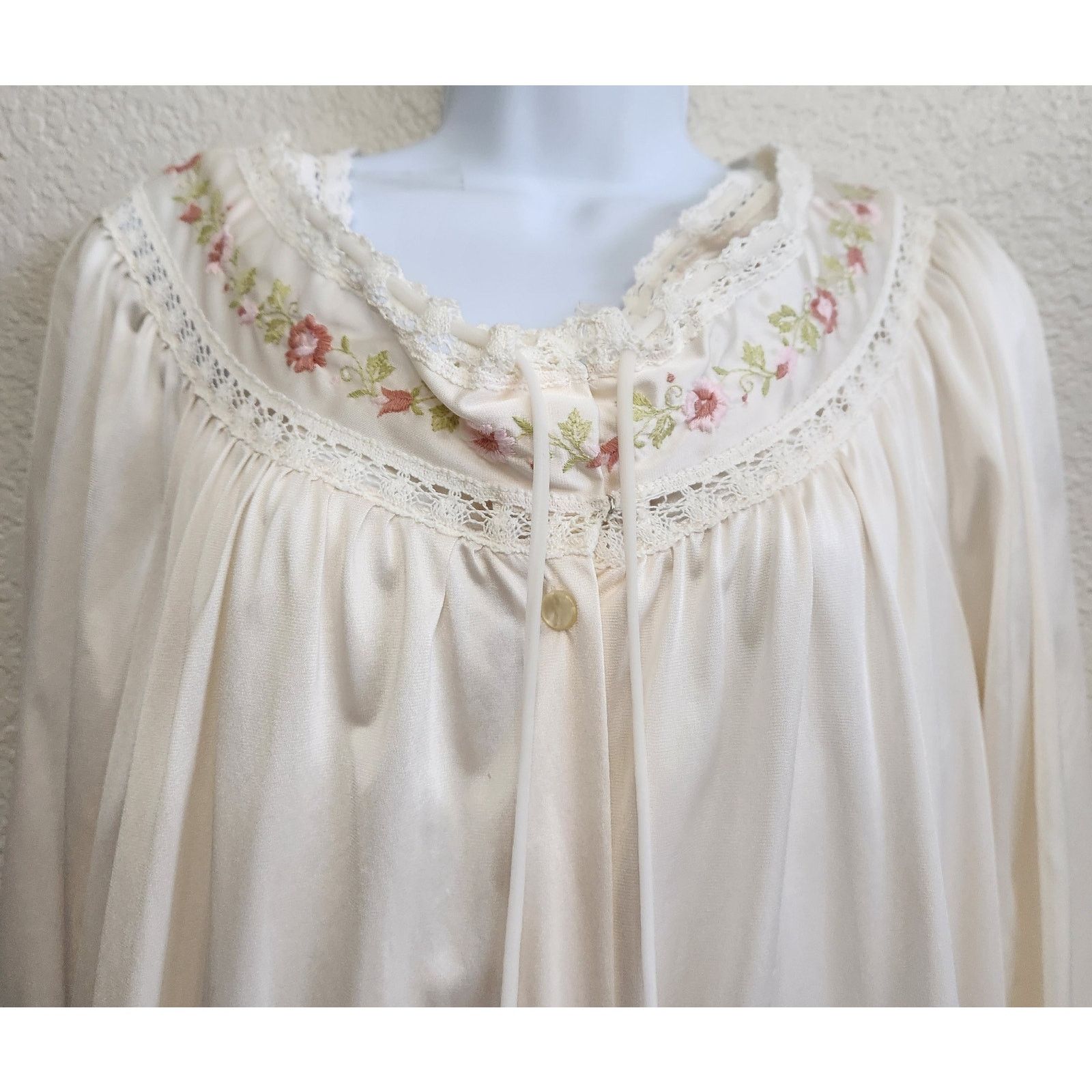 Other Vintage Cream Embroidered 2 Piece Nightgown Robe Set Medium Size ONE SIZE - 6 Thumbnail