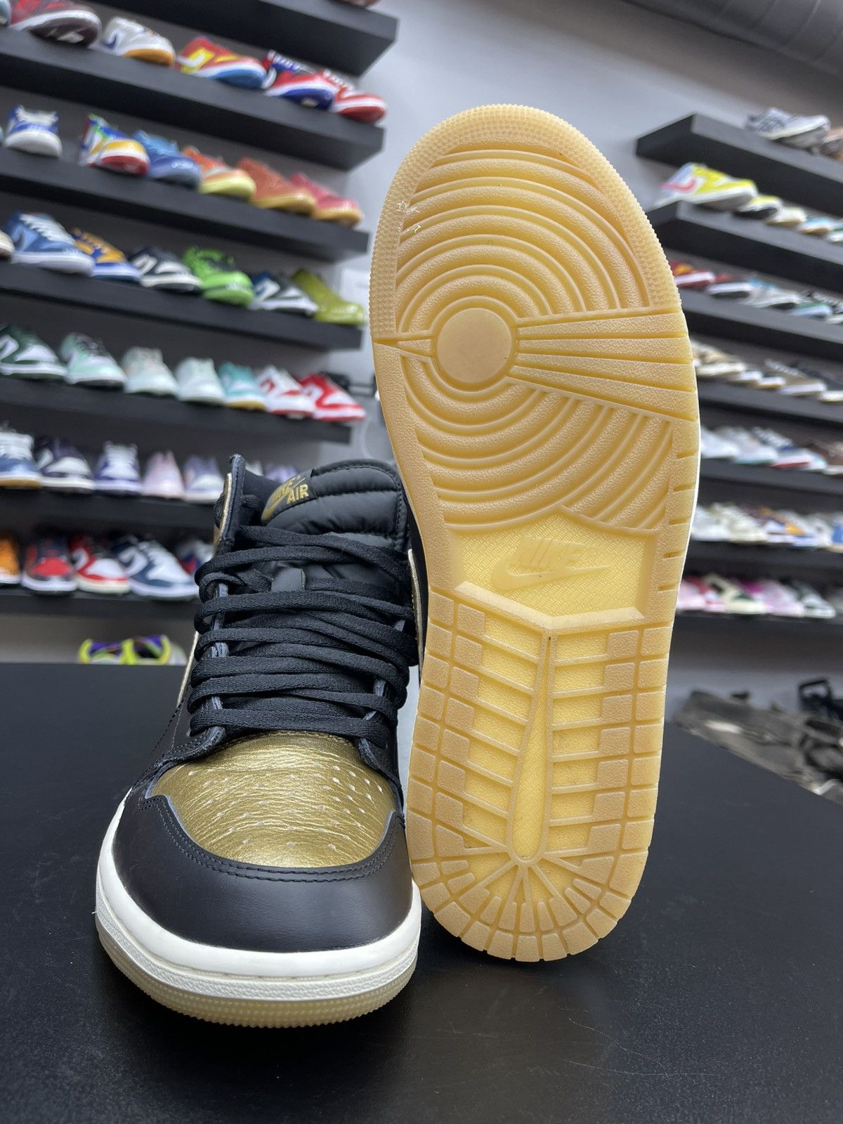 Jordan Brand Size 11 - Jordan 1 High Black Metallic Gold Size US 11 / EU 44 - 8 Thumbnail