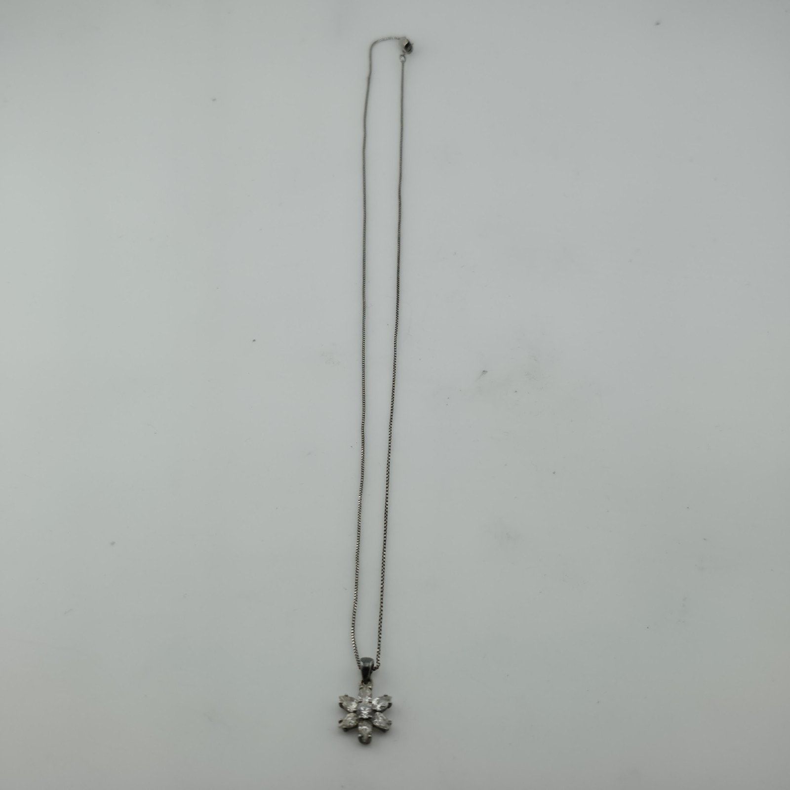 Vintage Sterling Silver 925 CZ Flower Pendant Necklace 18” Dainty Size ONE SIZE - 4 Thumbnail