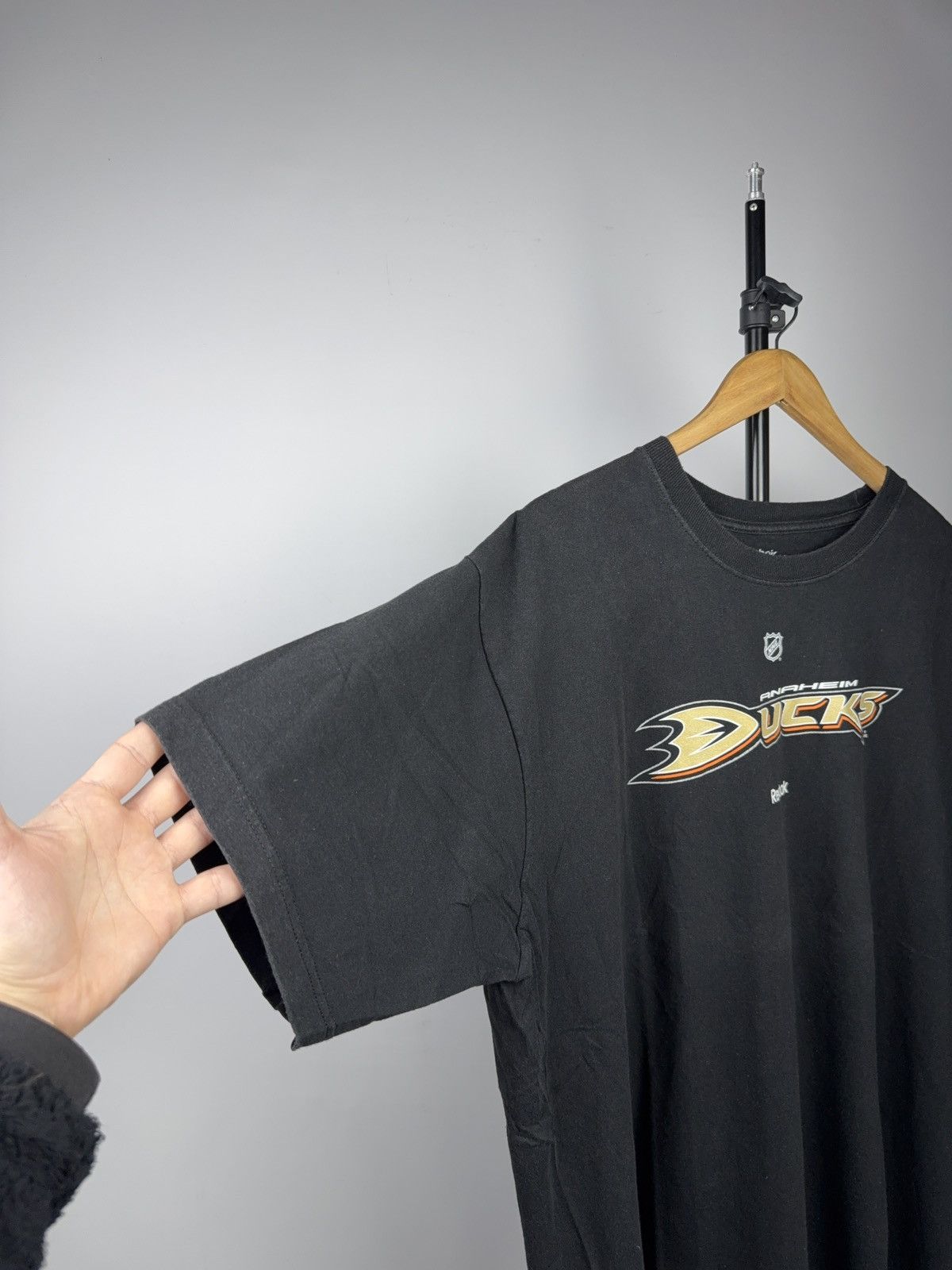 Reebok 00s Reebok Anaheim Ducks NHL Black Tee Vintage Hockey Shirt Size US XXL / EU 58 / 5 - 5 Thumbnail