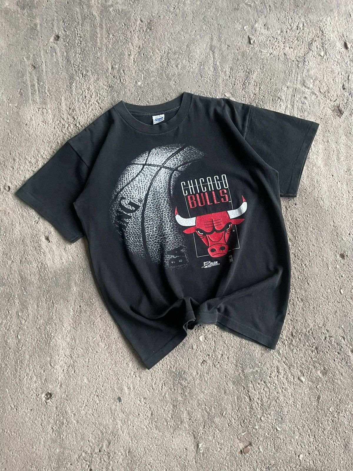 NBA 90s Single stitch Salem sportswear Chicago Bulls NBA tee Size US L / EU 52-54 / 3 - 2 Thumbnail