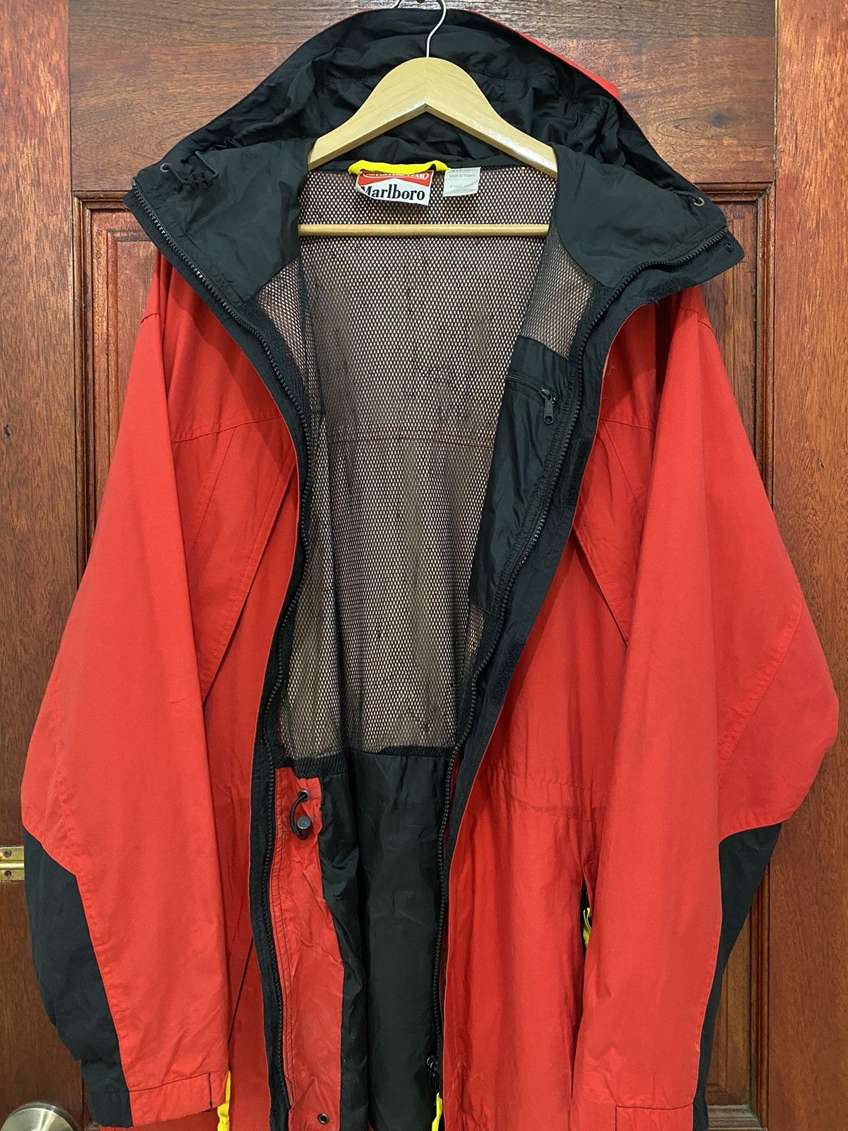 Marlboro Vintage Marlboro Adventure Lightweight Waterproof Jacket Size US L / EU 52-54 / 3 - 3 Thumbnail