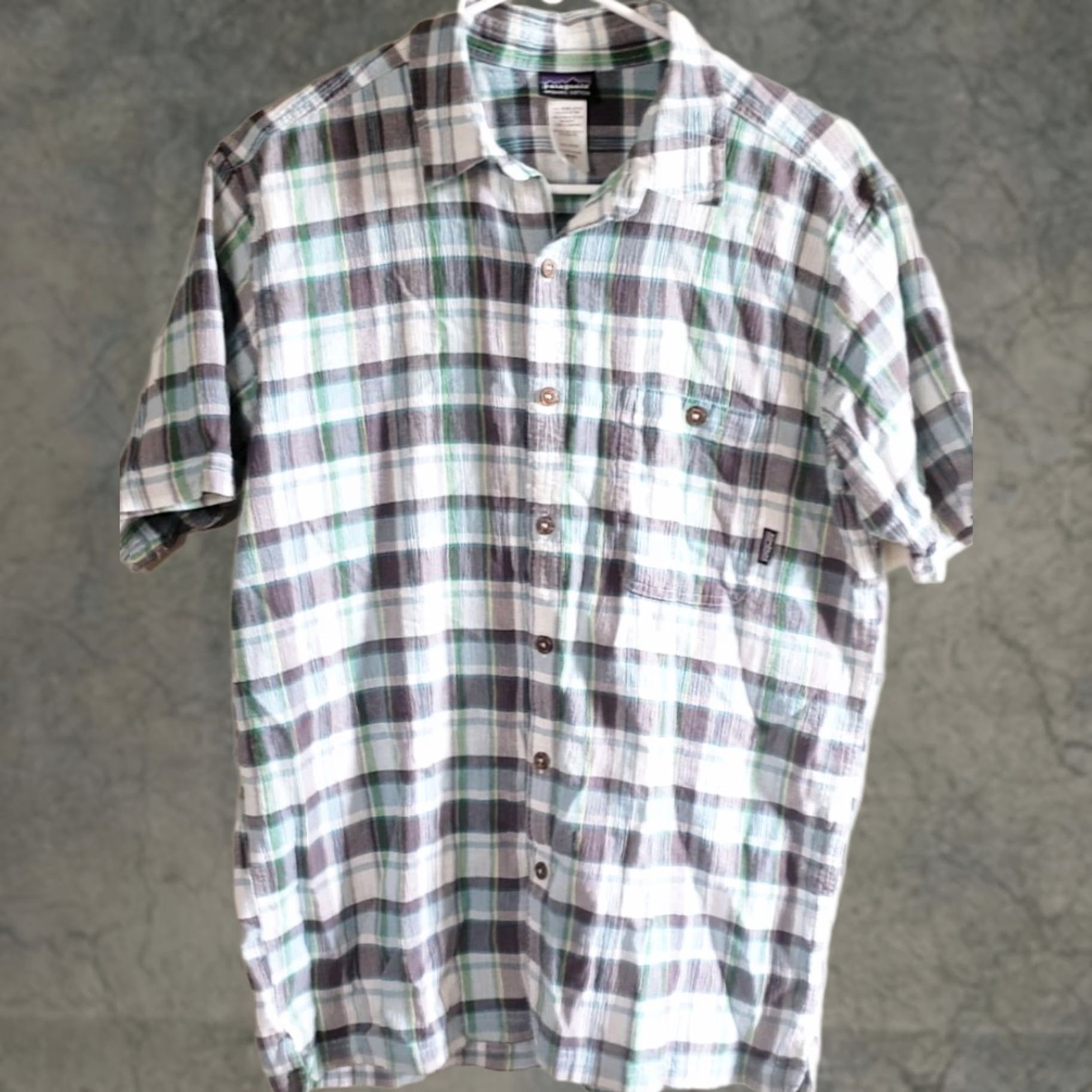 Patagonia Patagonia Button Up Shirt Mens L White Gray Green Plaid Short Sleeve Gauze Textured Cotton Regular Fit Pocket Badges Clothing Shirt Size US L / EU 52-54 / 3 - 1 Thumbnail