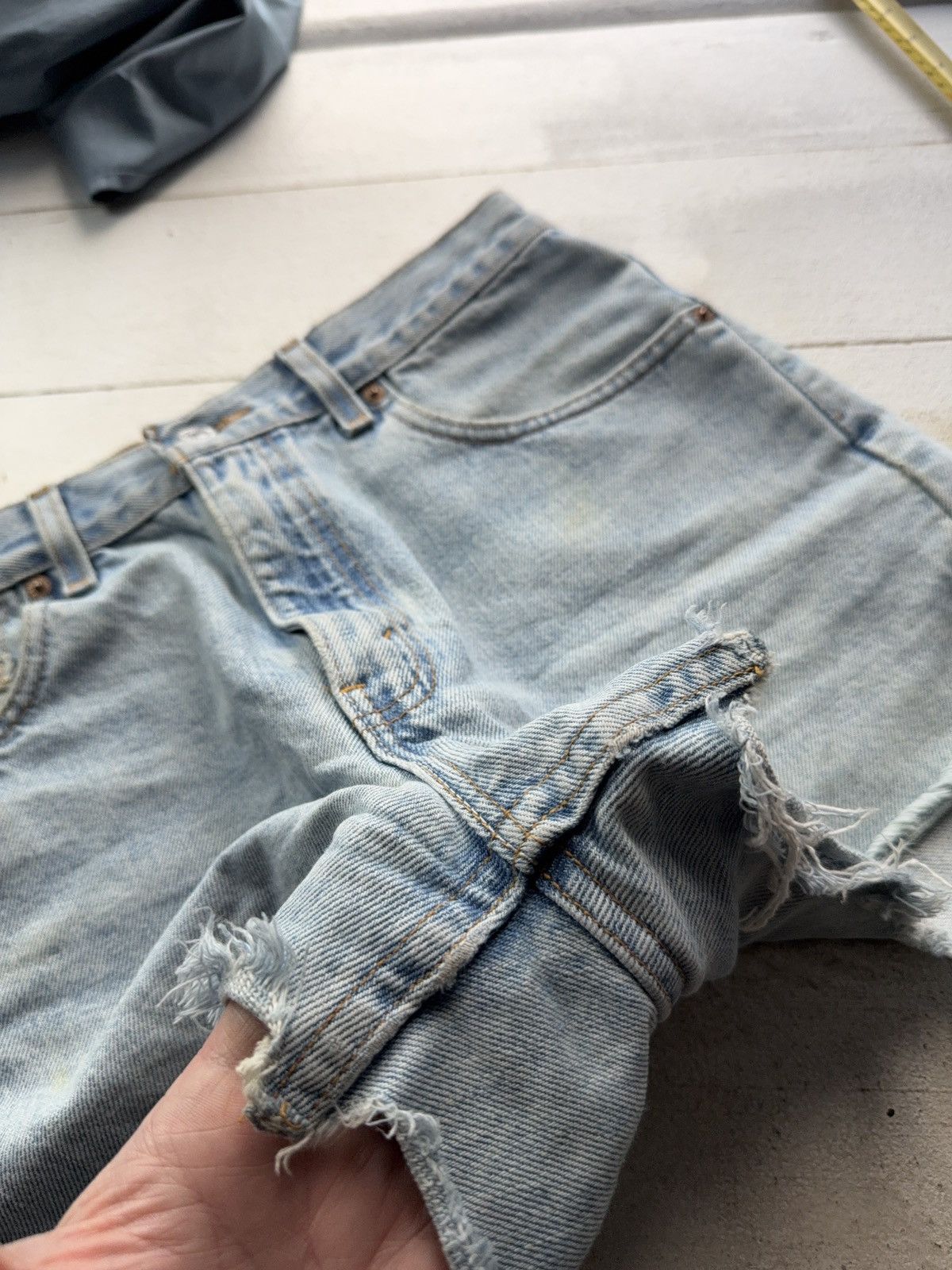 Levi's Vintage Clothing 90s Distressed Levi’s 501 Cut Off High Rise Denim Shorts Y2K Size 28" / US 6 / IT 42 - 18 Thumbnail