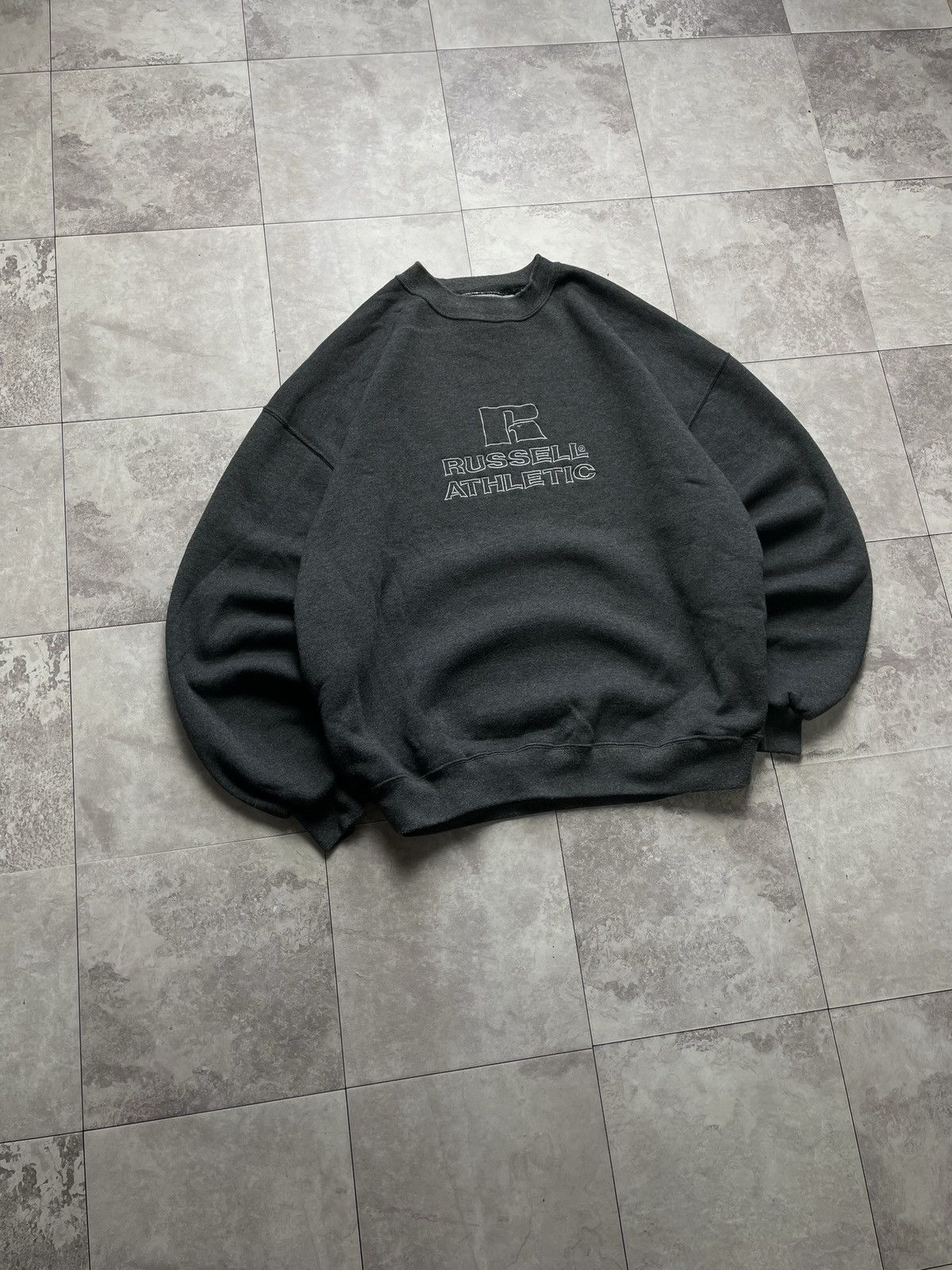 Russell Athletic Vintage Russel Athletic Embroidered Center Logo Sweatshirt Size US XXL / EU 58 / 5 - 3 Thumbnail