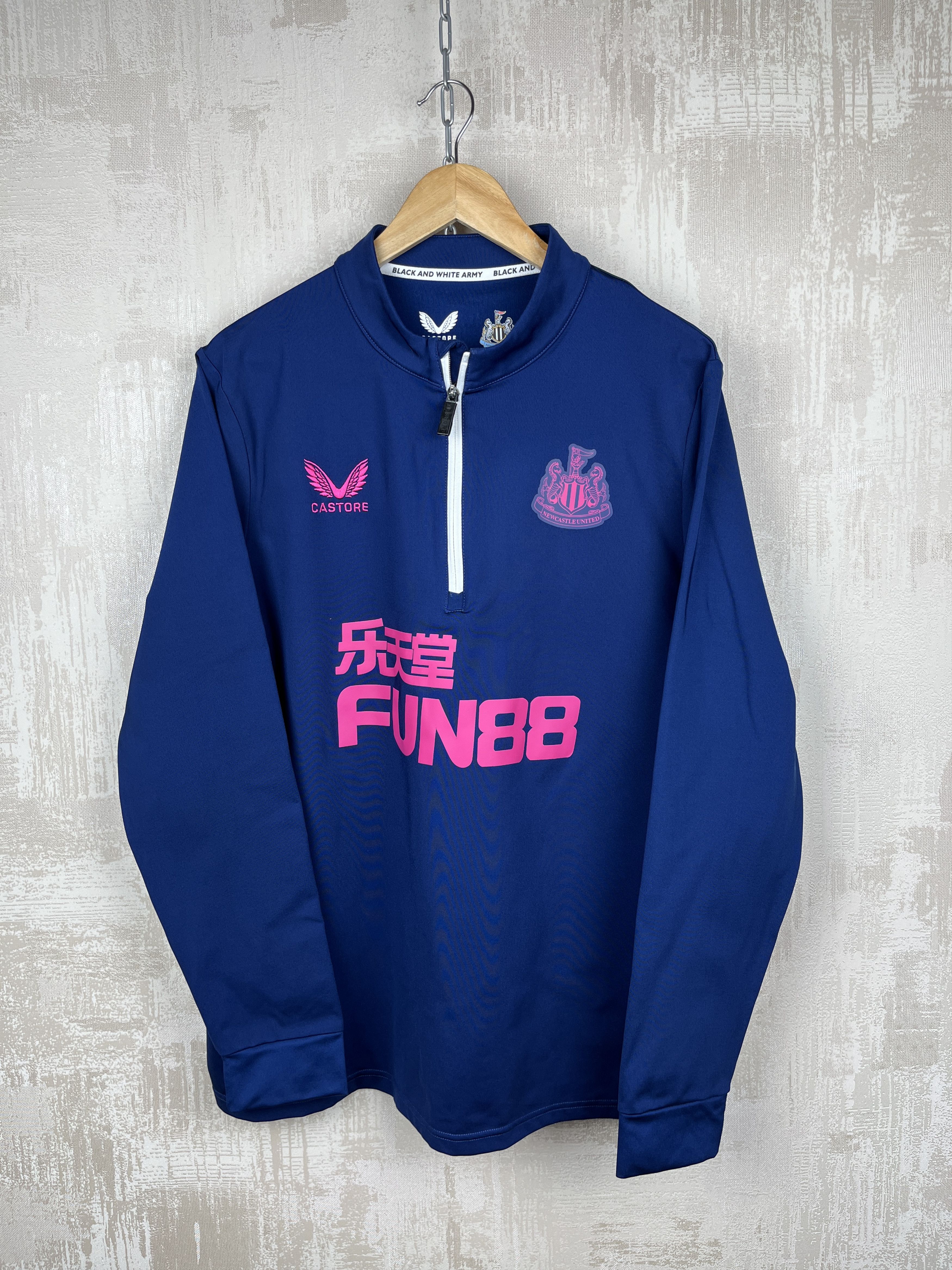 Other Castore Newcastle United Soccer 1/4 Zip Training Pullover Size US XL / EU 56 / 4 - 9 Thumbnail