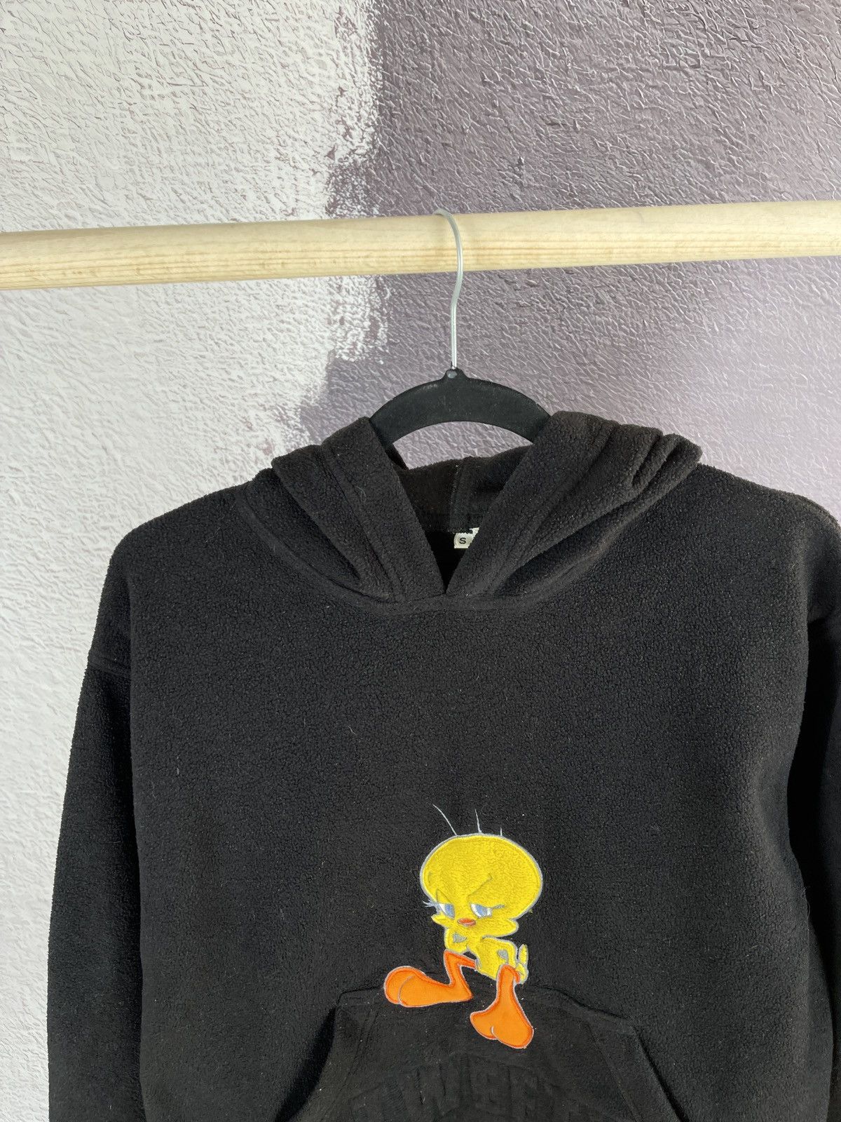 Cartoon Network × Vintage × Warner Bros Looney Tunes vintage 1996 Tweety black fleece hoodie Size US S / EU 44-46 / 1 - 7 Thumbnail
