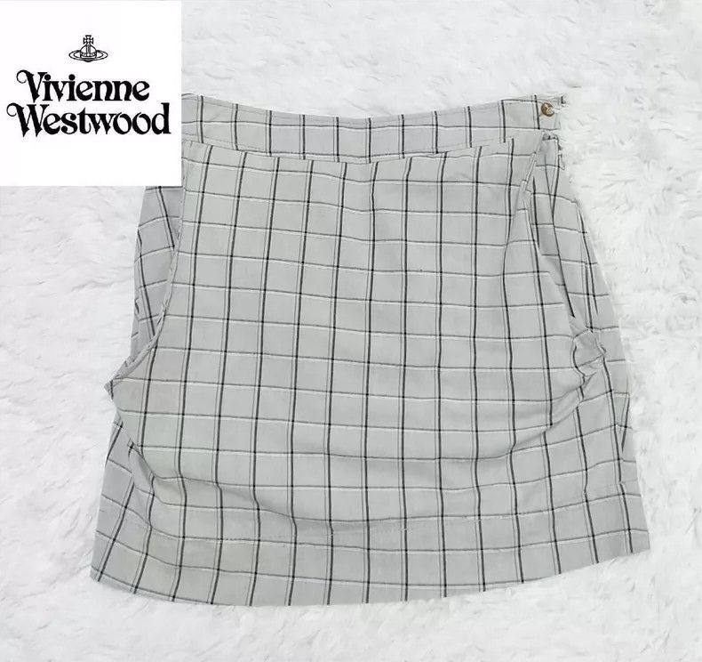 Vivienne Westwood Vivienne Westwood Saturn wears asymmetrical shorts Size 25" / US 0 / IT 36 - 1 Thumbnail