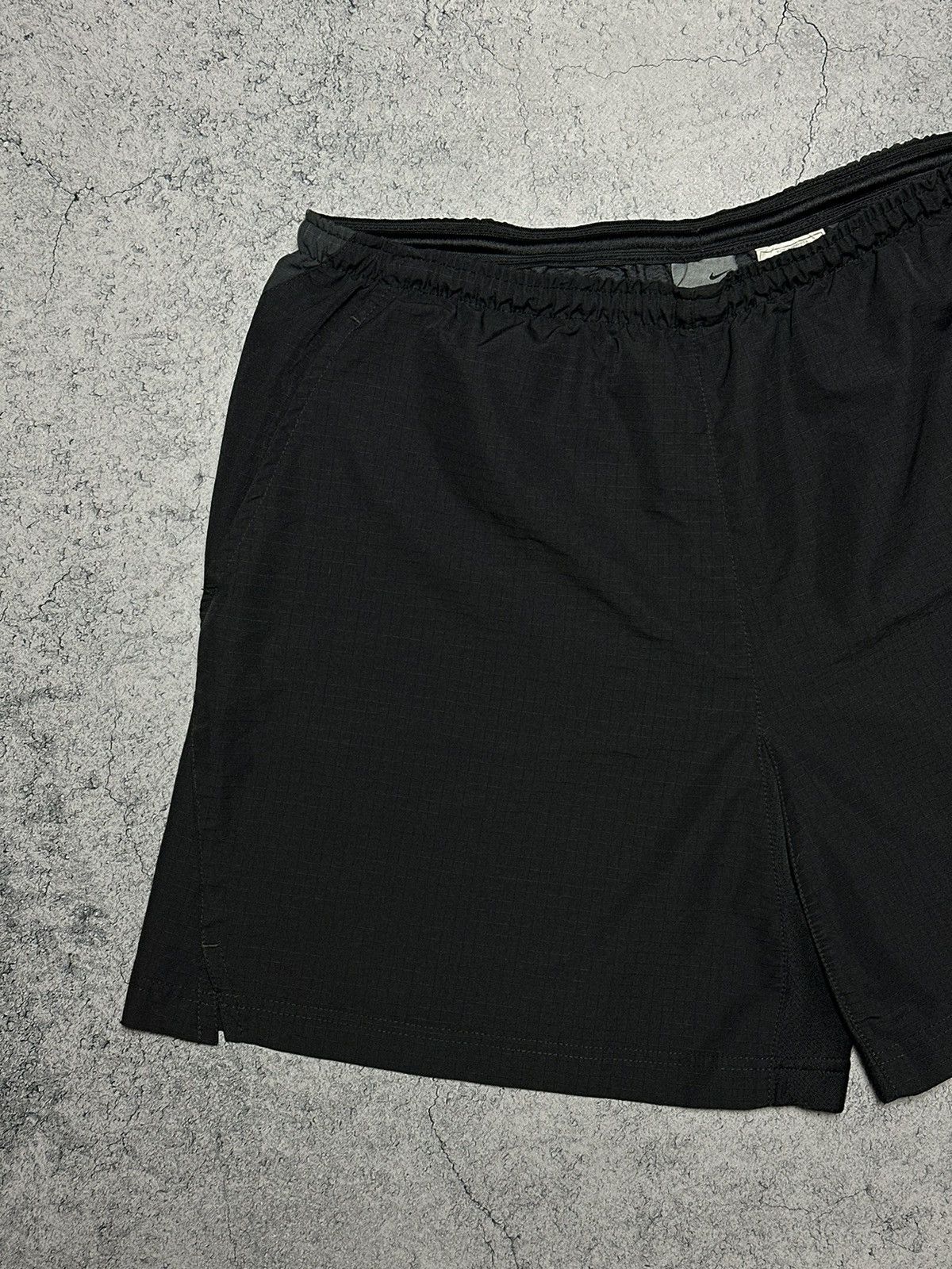 Vintage Vintage Nike Swoosh Shorts Size US 34 / EU 50 - 2 Thumbnail