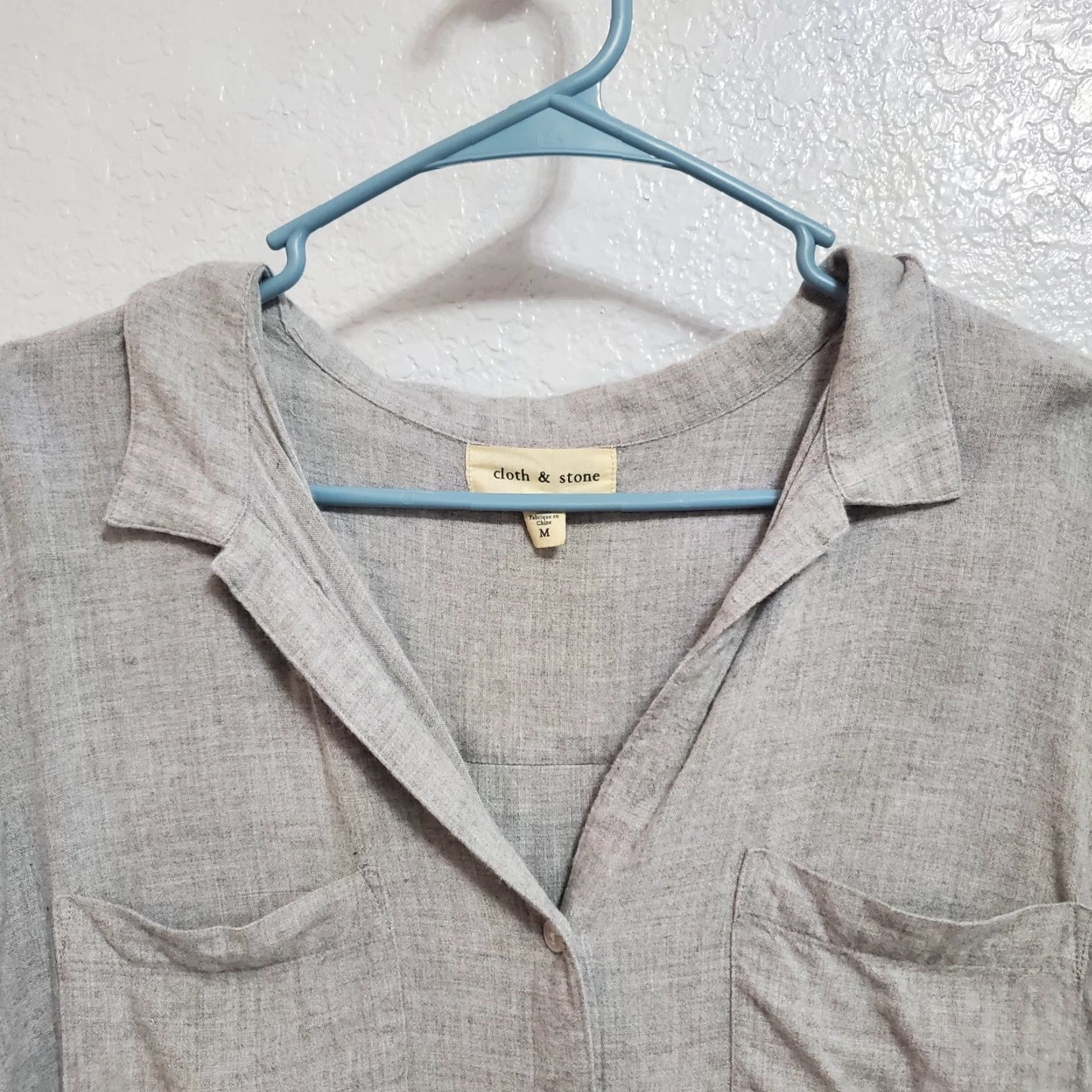 Anthropologie Cloth & Stone Anthropologie Shirt Size M Gray Rayon Long Sleeve Button-Down V-Neck Chest Pockets Casual Womens Size M / US 6-8 / IT 42-44 - 4 Thumbnail